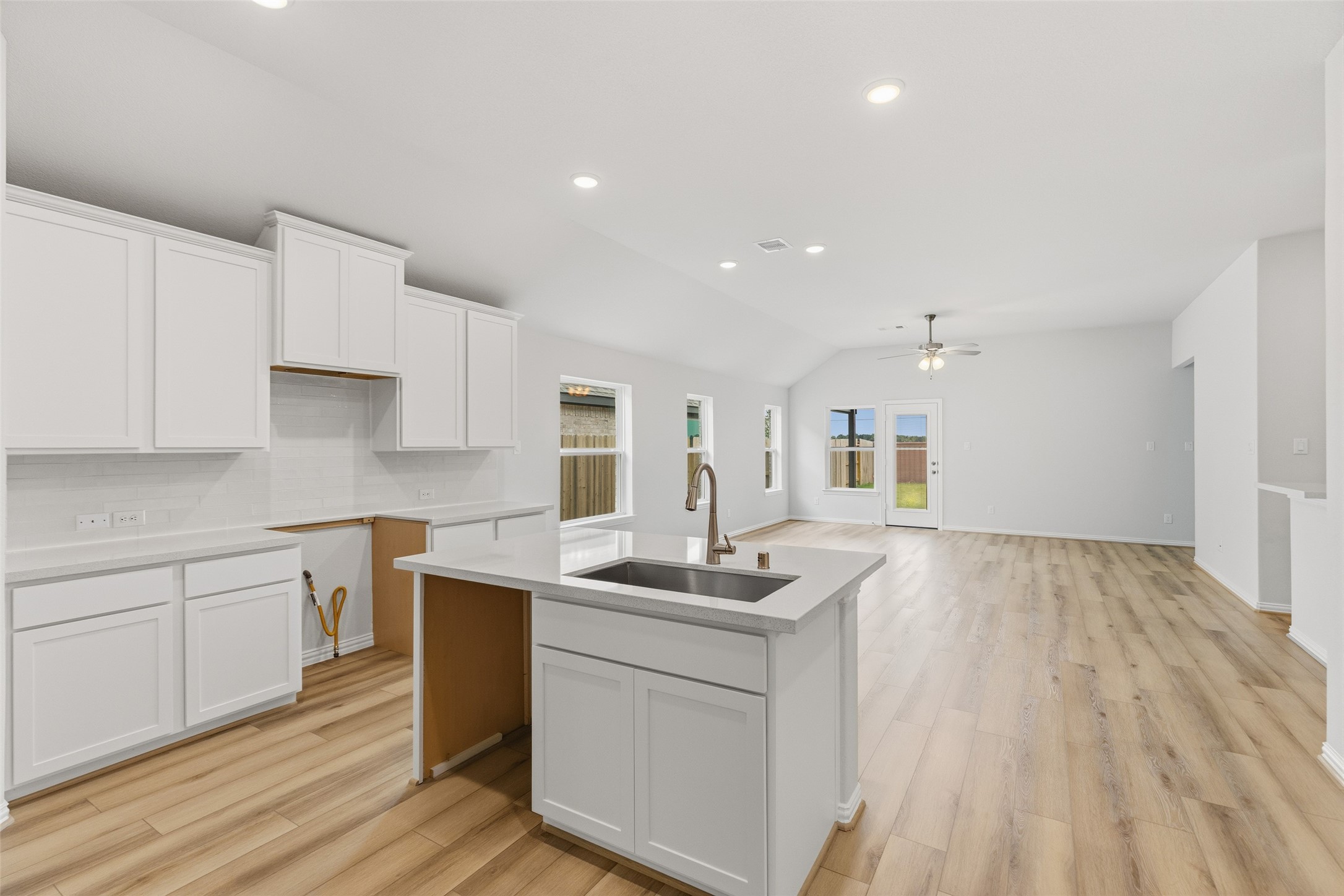 523 Selaura Street Property Photo 8