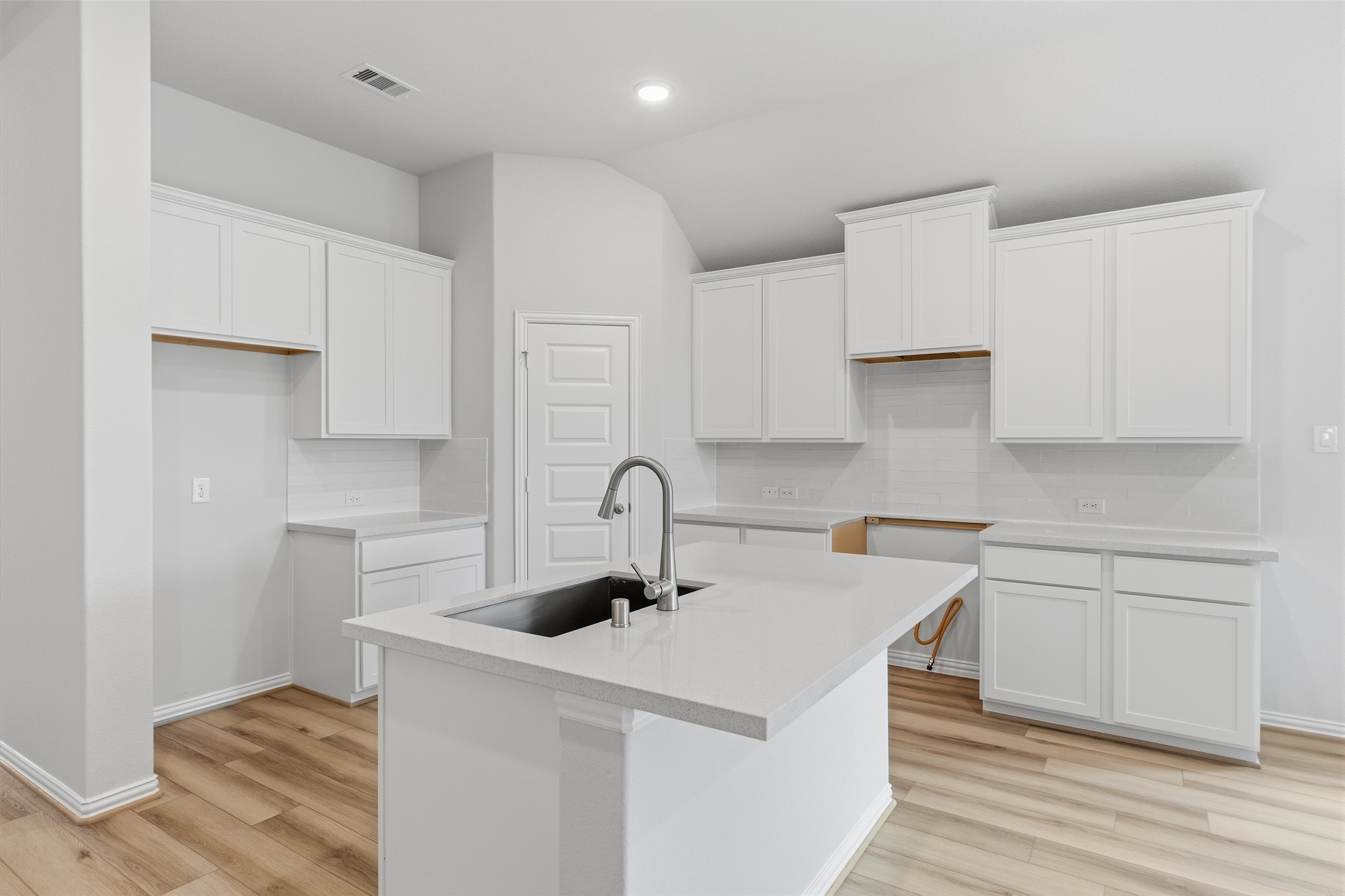 523 Selaura Street Property Photo 10