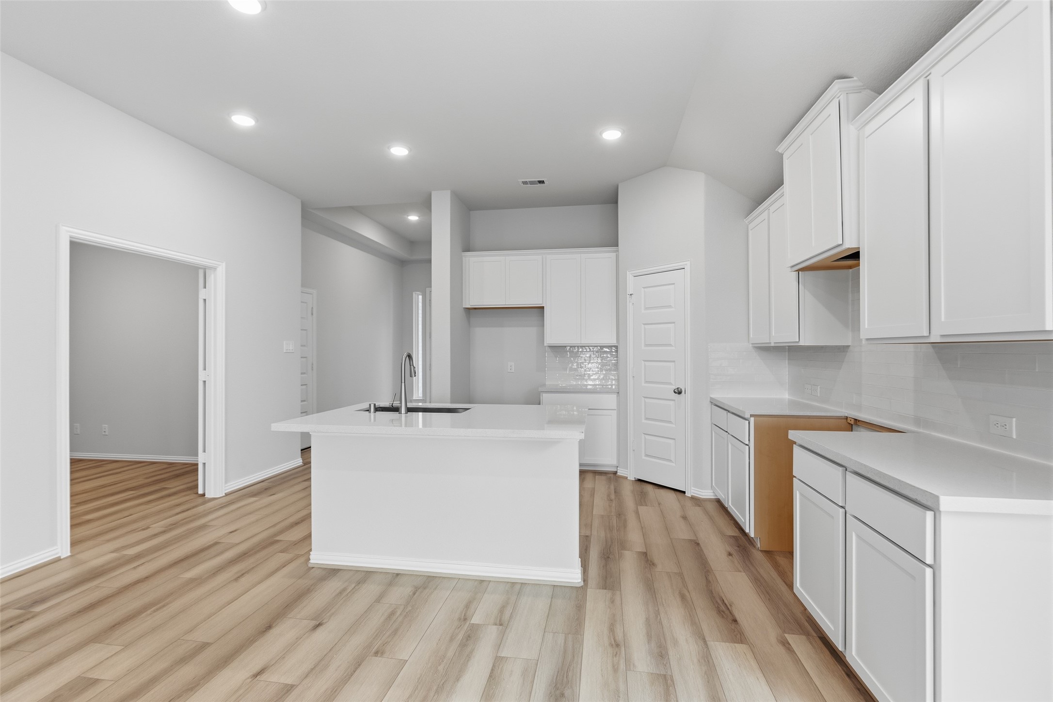 523 Selaura Street Property Photo 12
