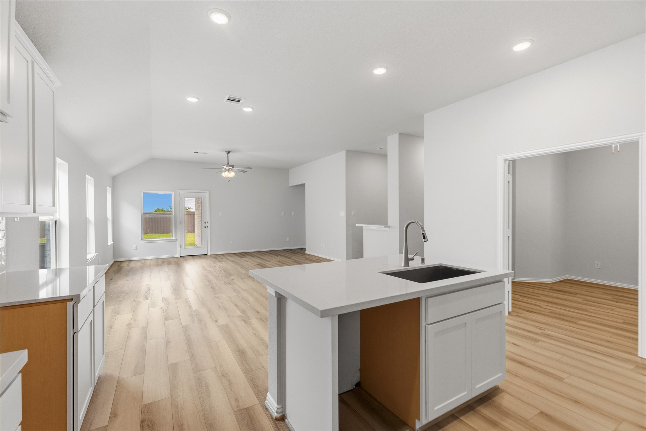 523 Selaura Street Property Photo 13