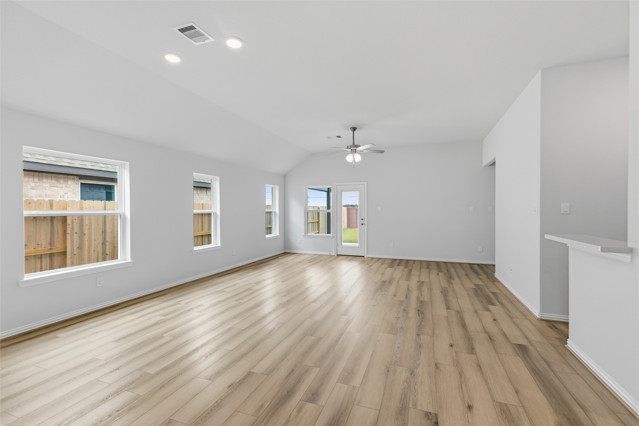 523 Selaura Street Property Photo 14