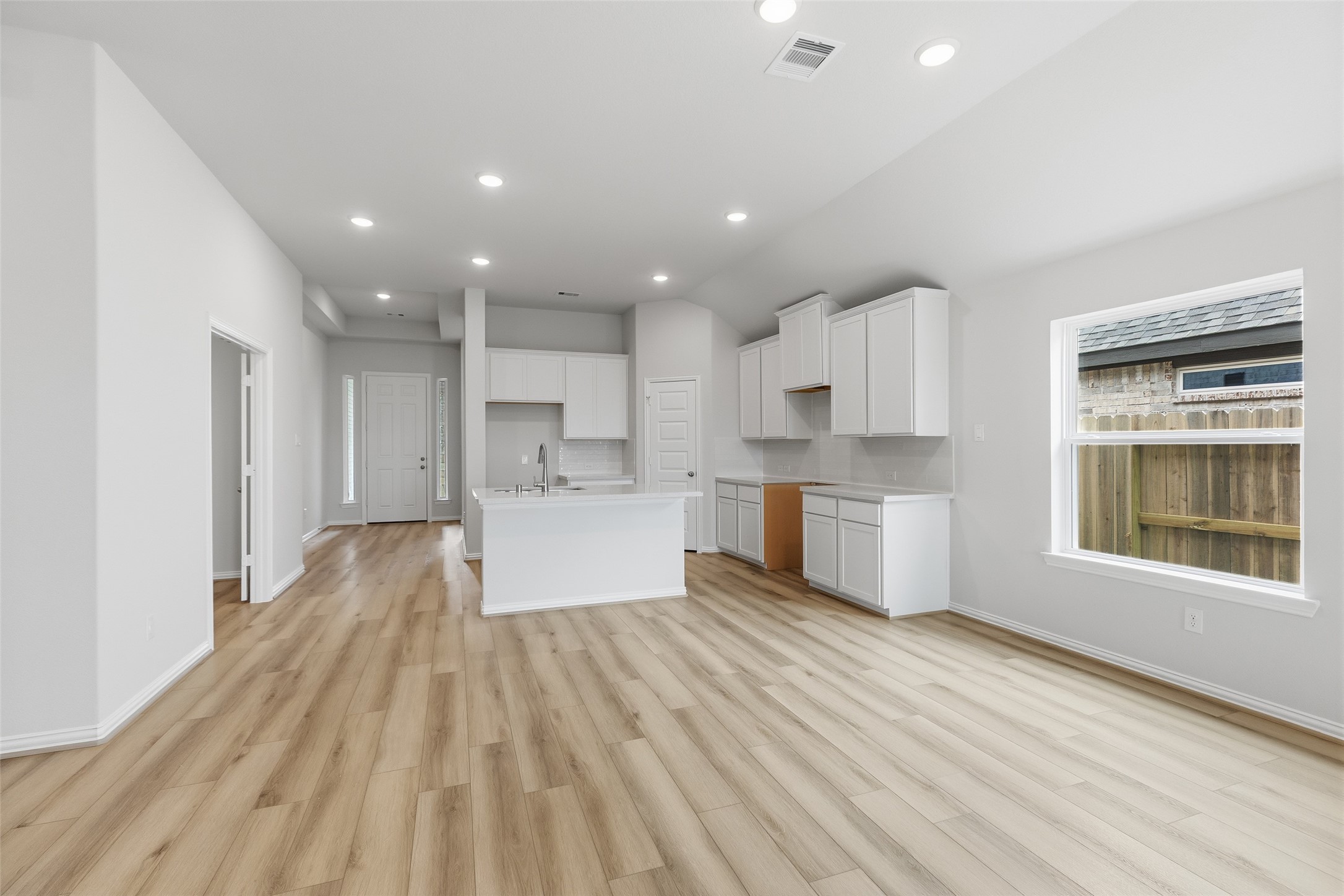 523 Selaura Street Property Photo 15