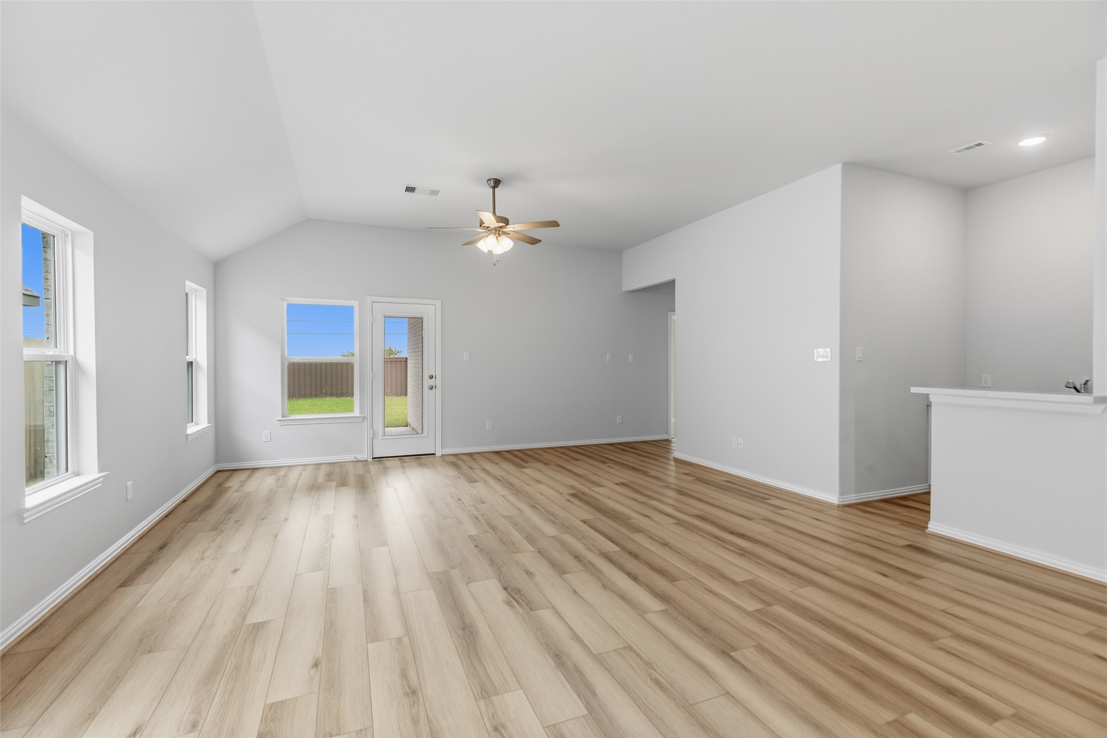 523 Selaura Street Property Photo 17