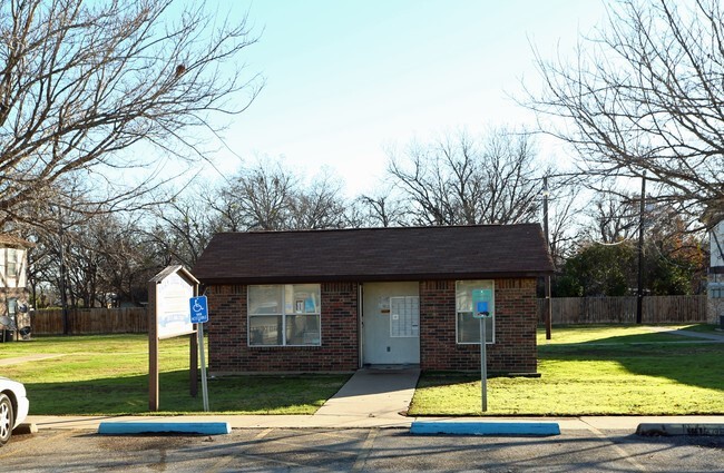 101 Pecan Street Property Photo 4
