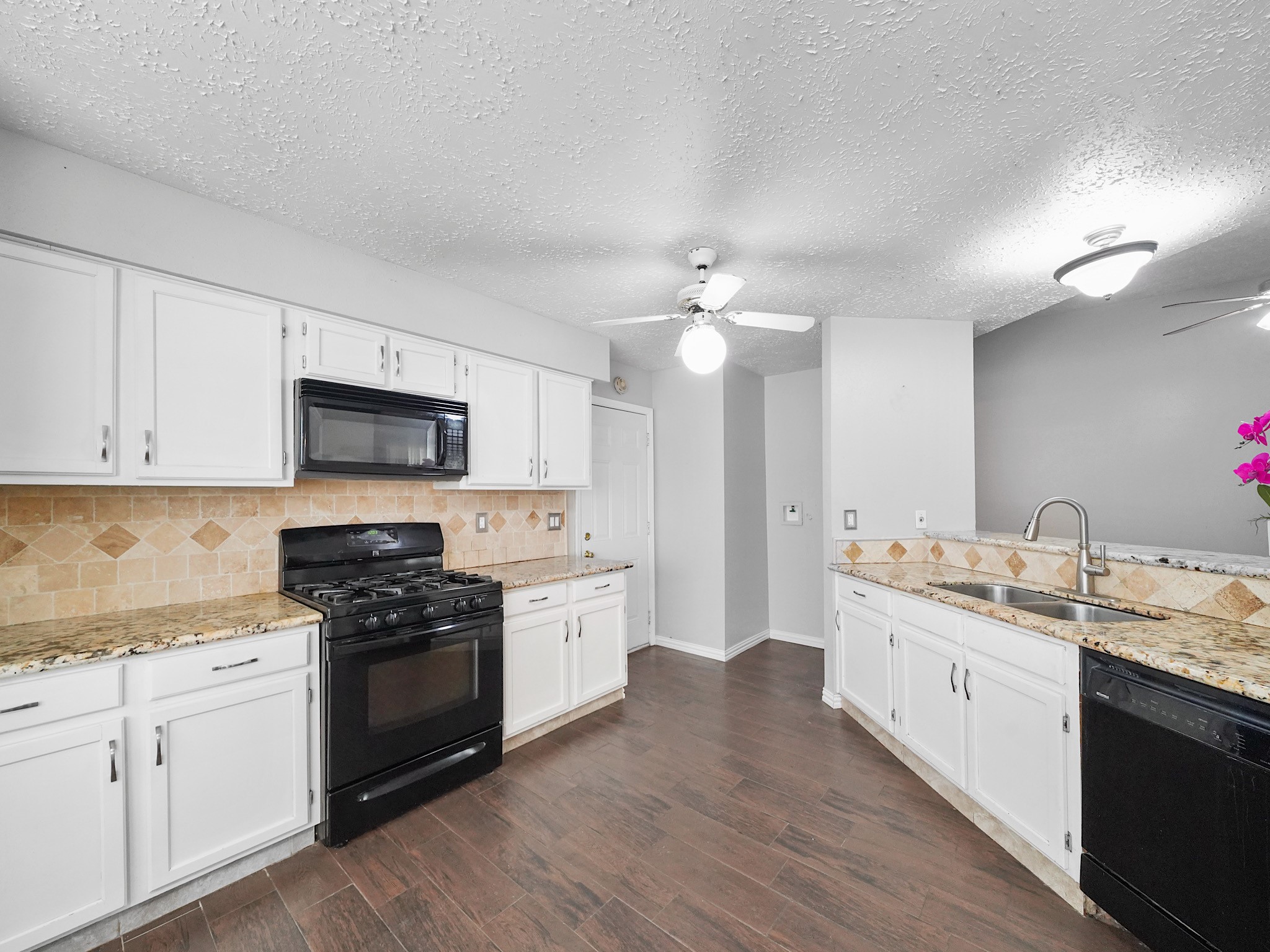4314 Glen Avon Drive Property Photo 8