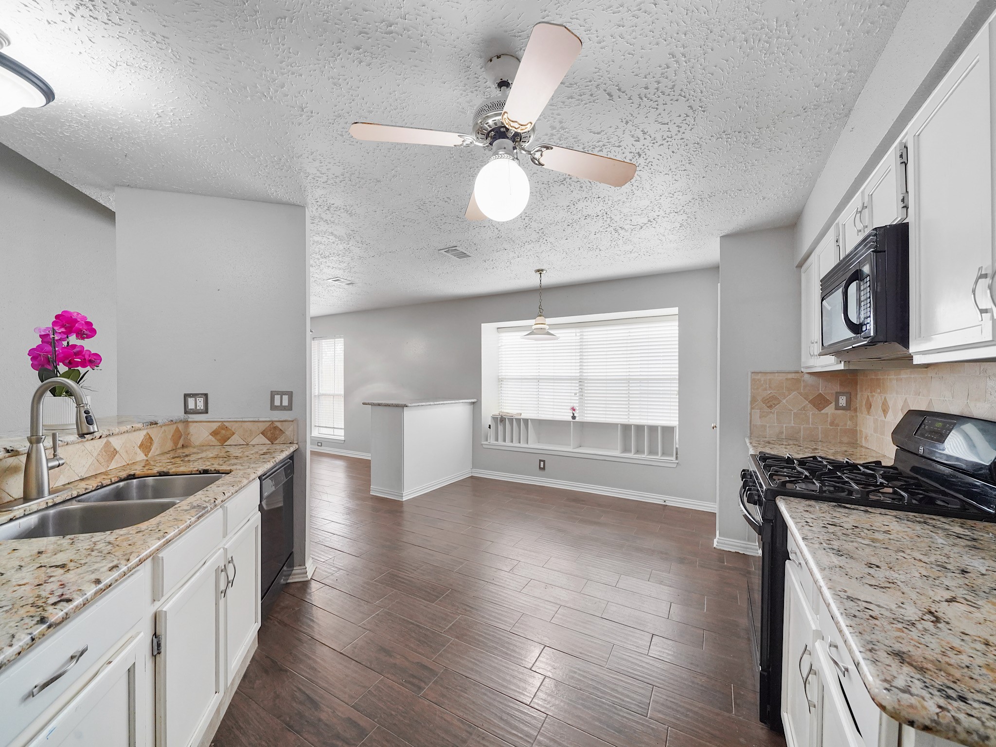 4314 Glen Avon Drive Property Photo 10