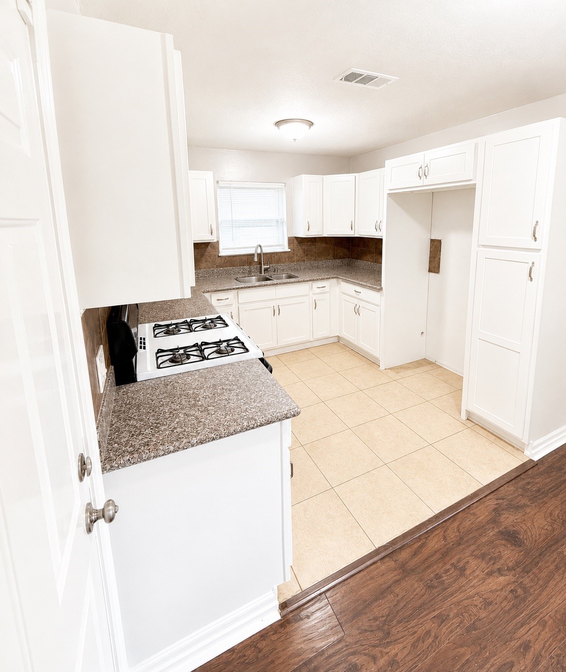 705 Evanston Street Property Photo 8