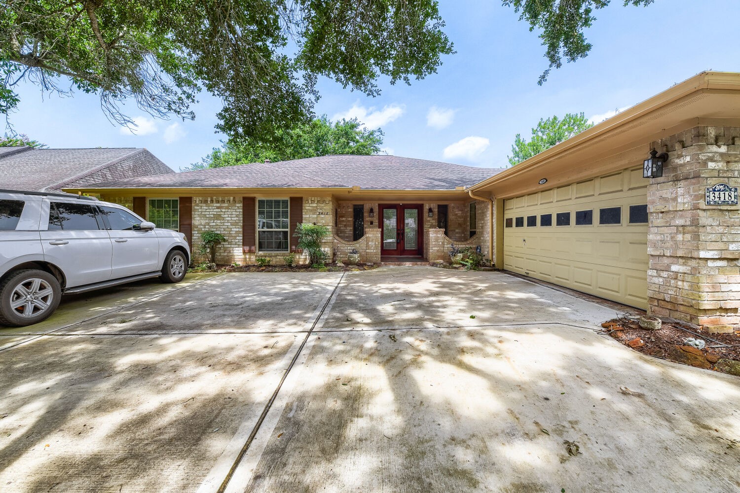 3418 Crow Valley Drive Property Photo 1