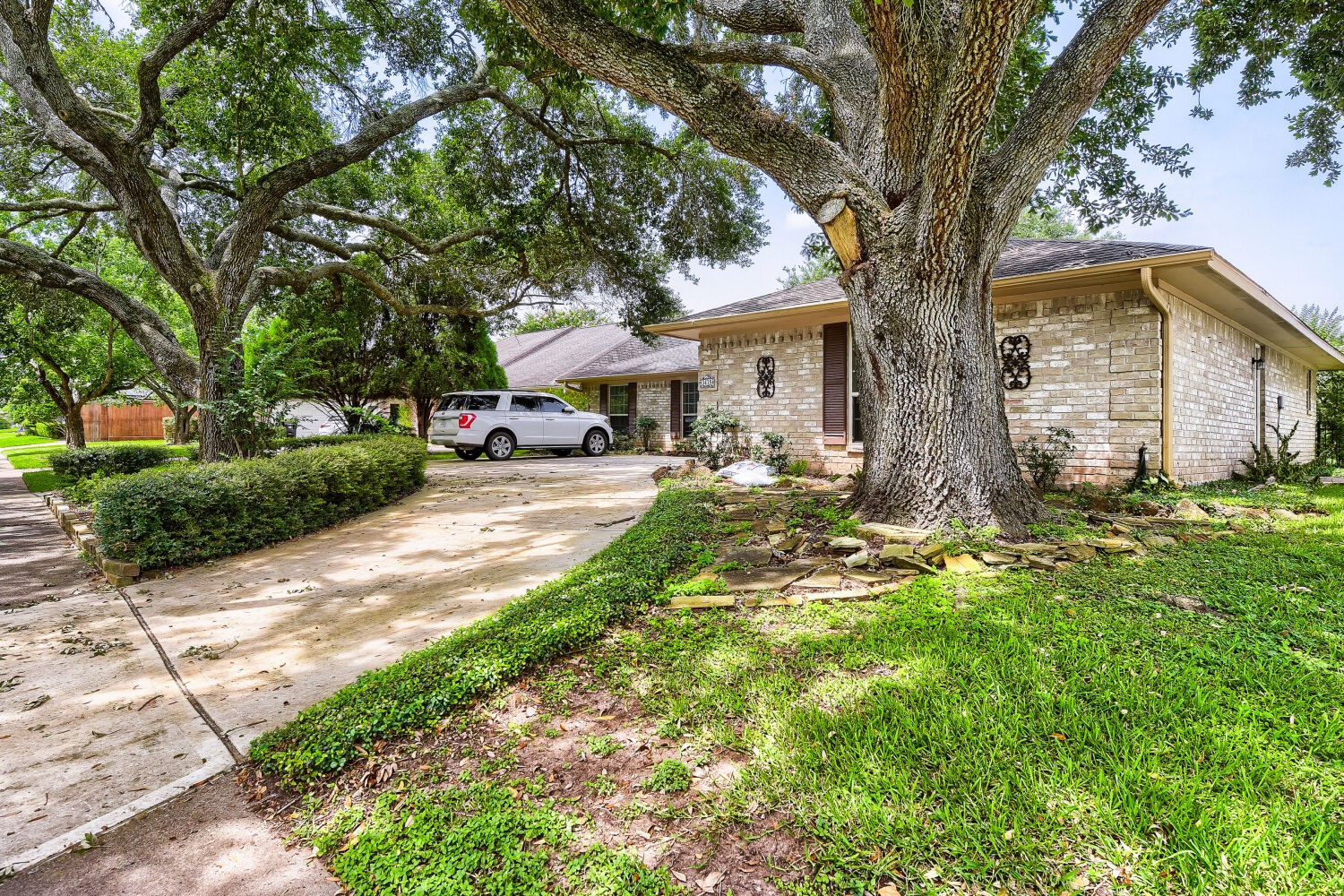 3418 Crow Valley Drive Property Photo 2