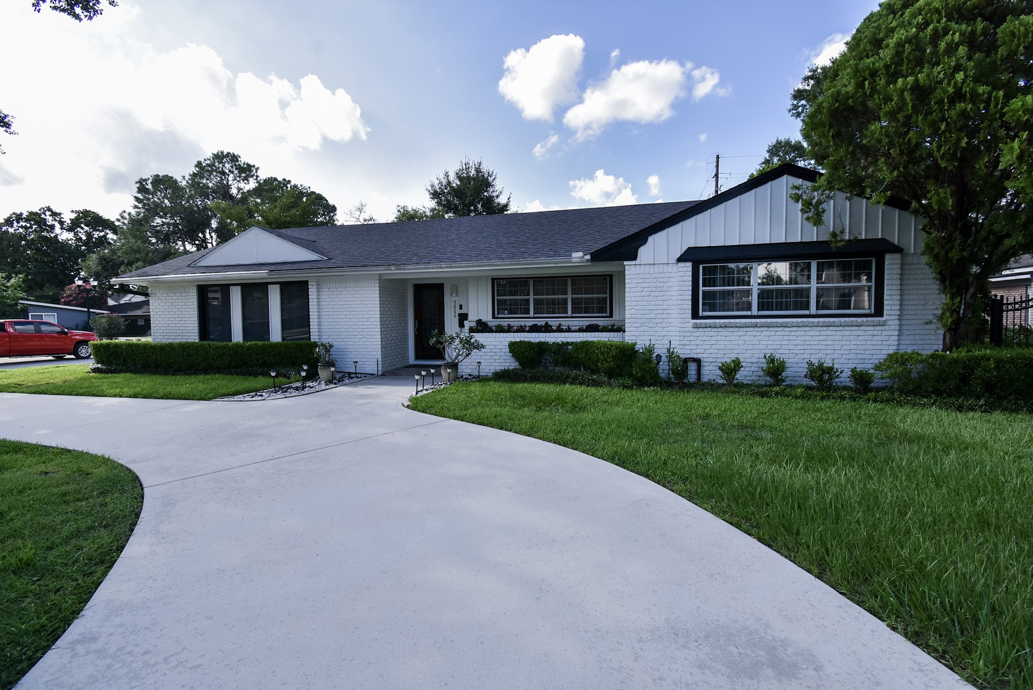 5666 Overbrook Lane Property Photo 1