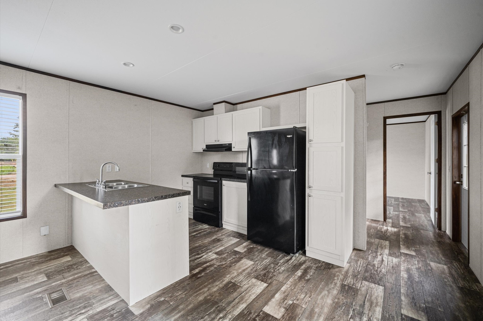 423 Silliman Street Property Photo 4