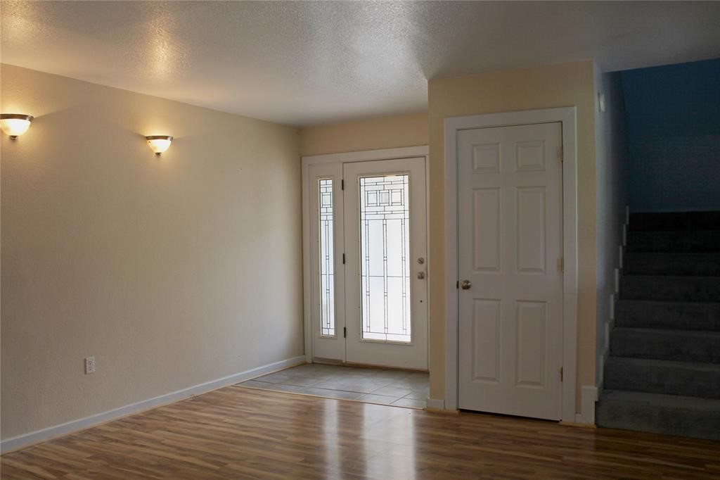 2042 Willow Springs Road Property Photo 4