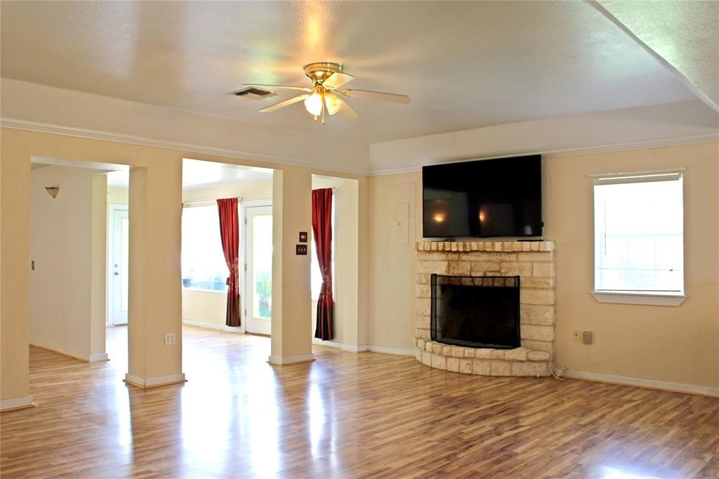 2042 Willow Springs Road Property Photo 8