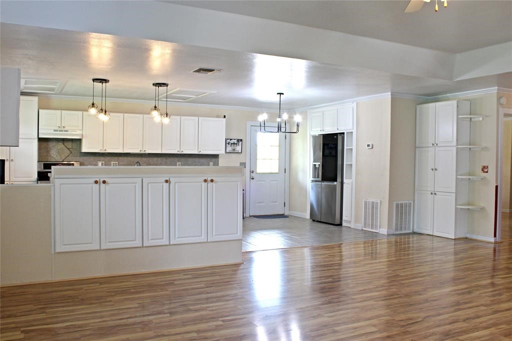 2042 Willow Springs Road Property Photo 9