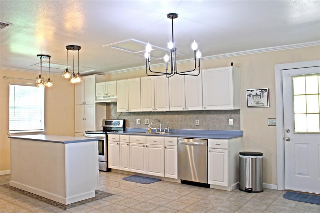 2042 Willow Springs Road Property Photo 10