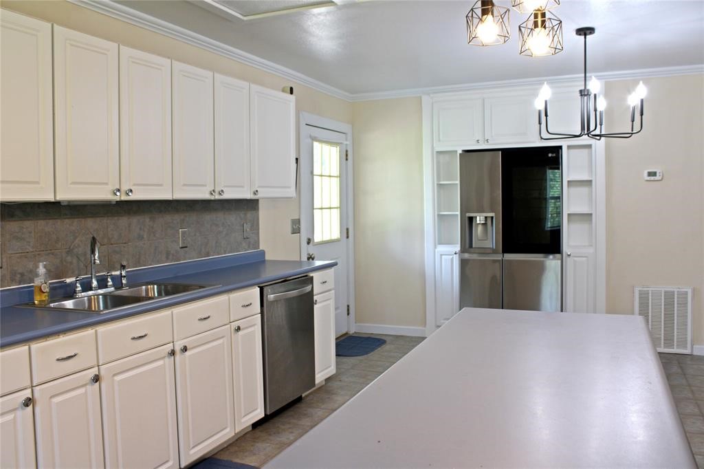 2042 Willow Springs Road Property Photo 11