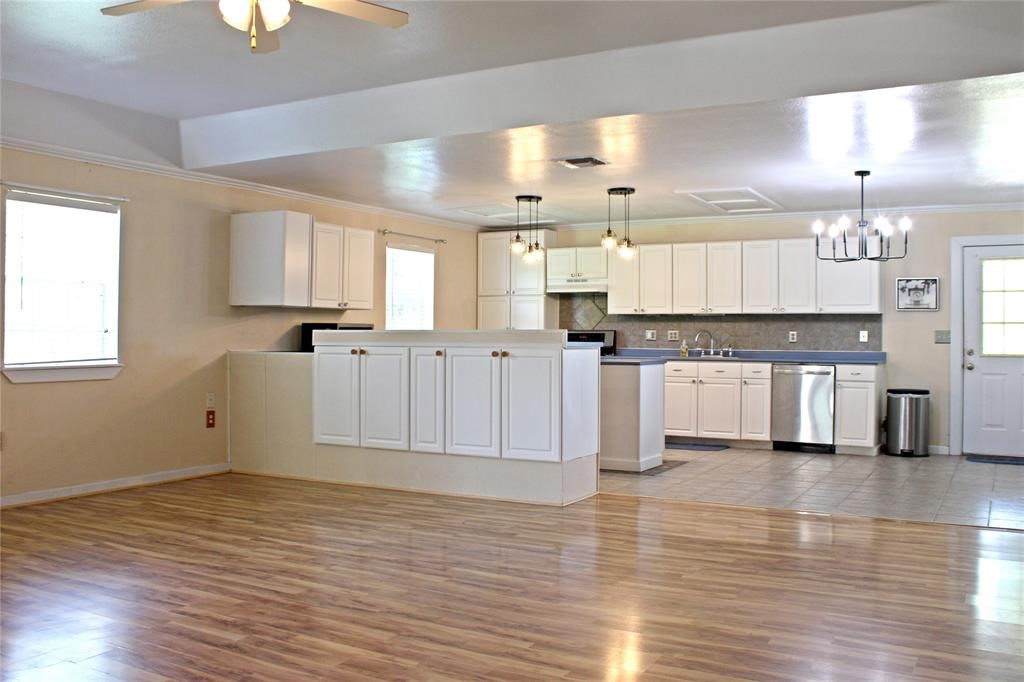 2042 Willow Springs Road Property Photo 12
