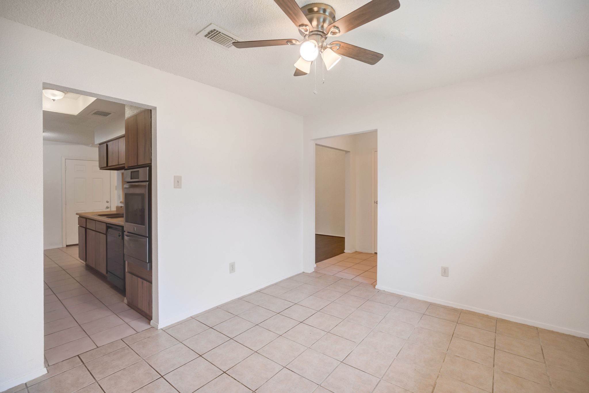 12718 Panay Drive Property Photo 4