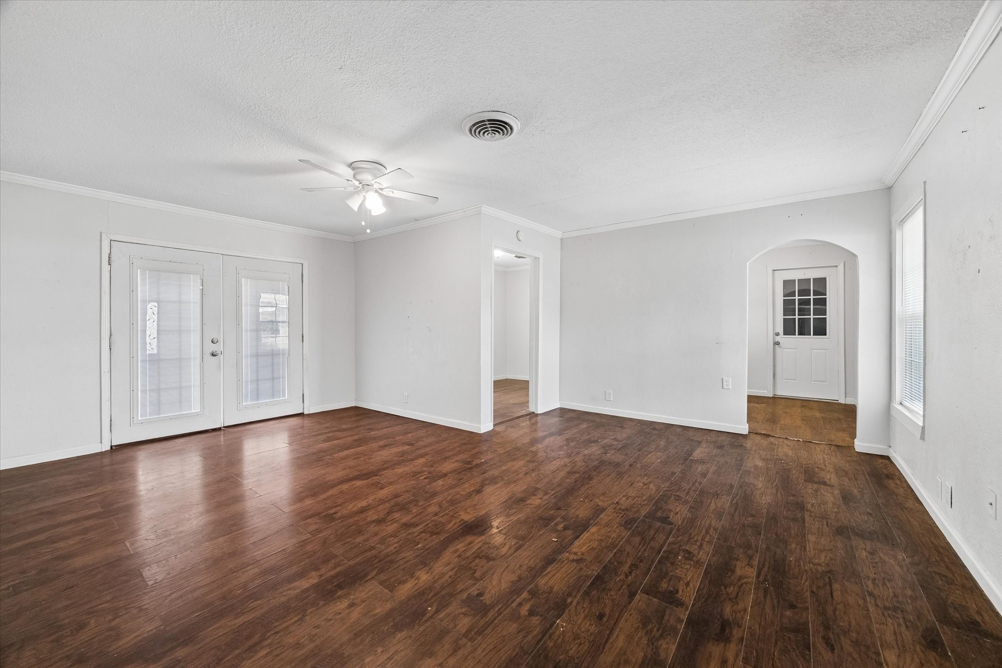 421 Dwire Dr Property Photo 3