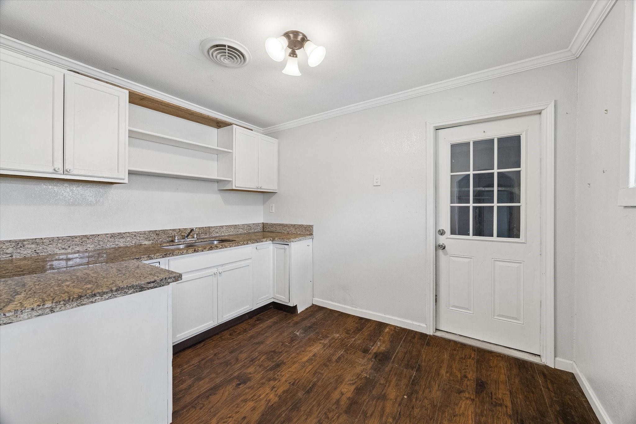 421 Dwire Dr Property Photo 4