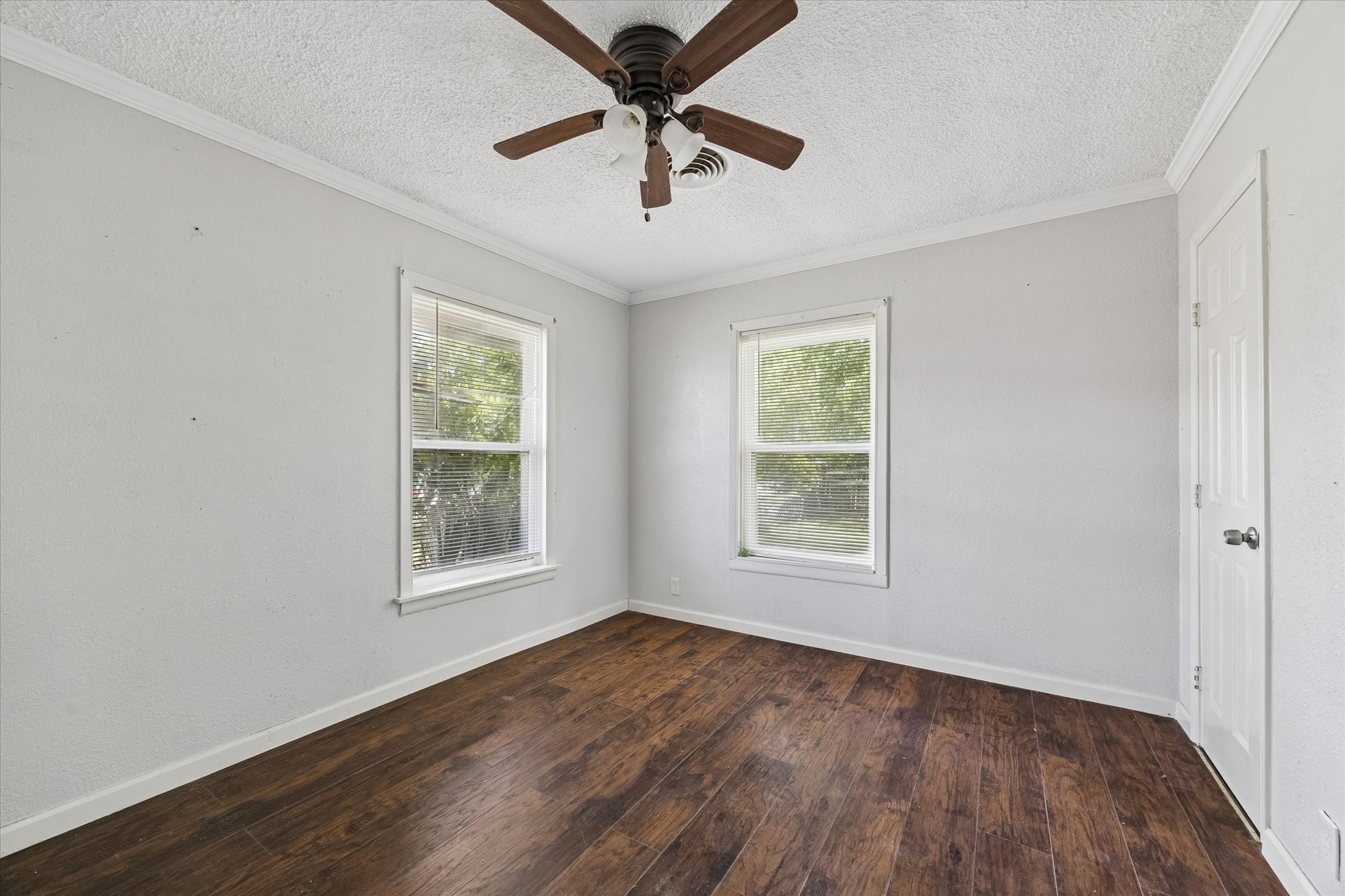 421 Dwire Dr Property Photo 6