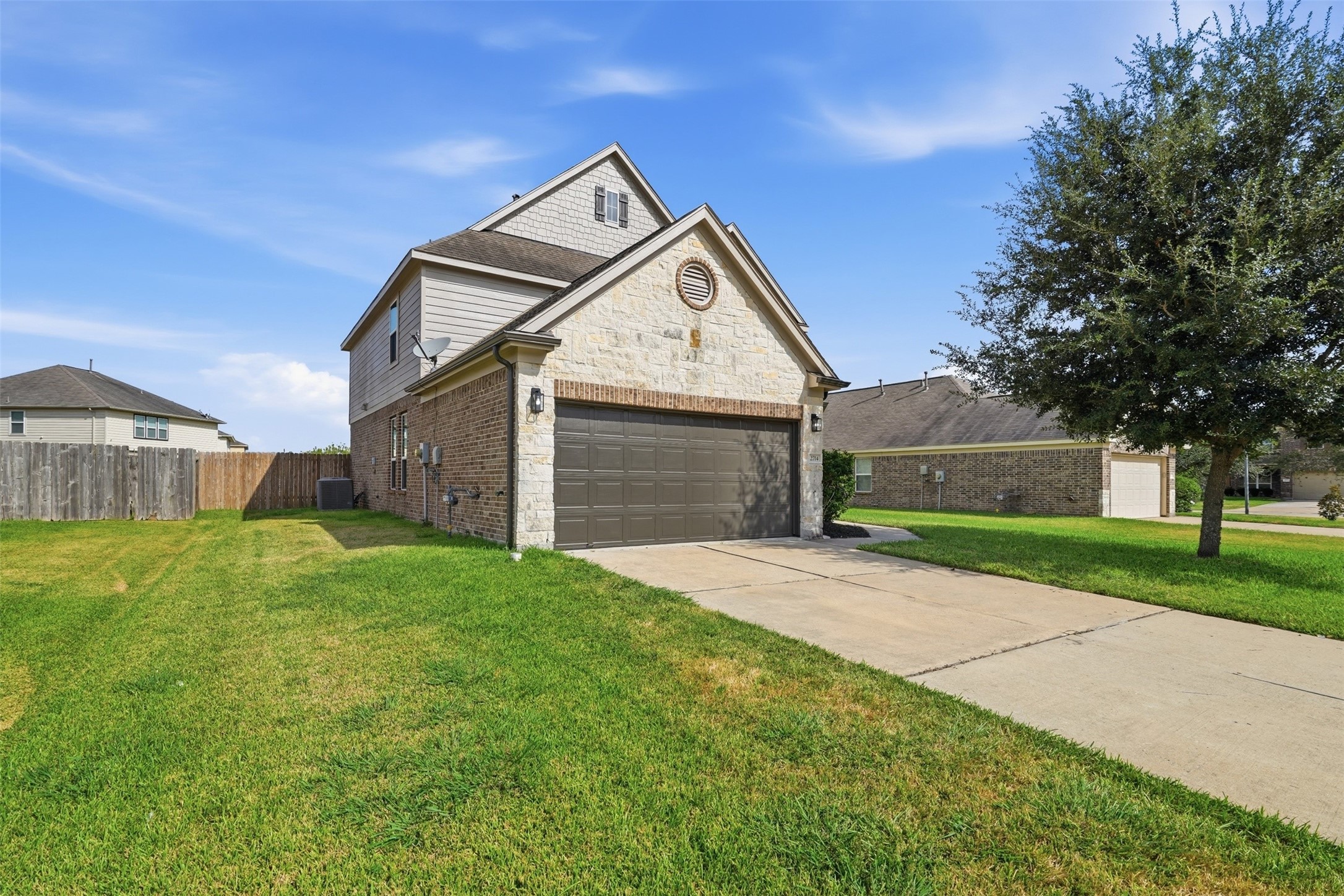 2714 Finwood Drive Property Photo 2