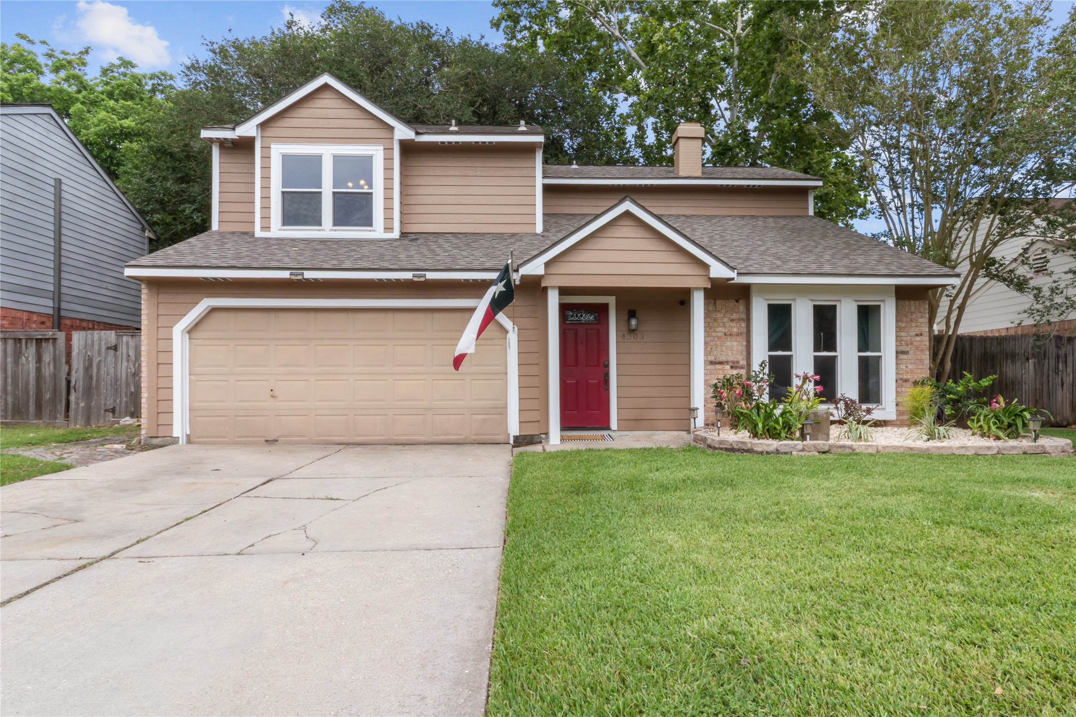 4303 Fernside Drive Property Photo 3