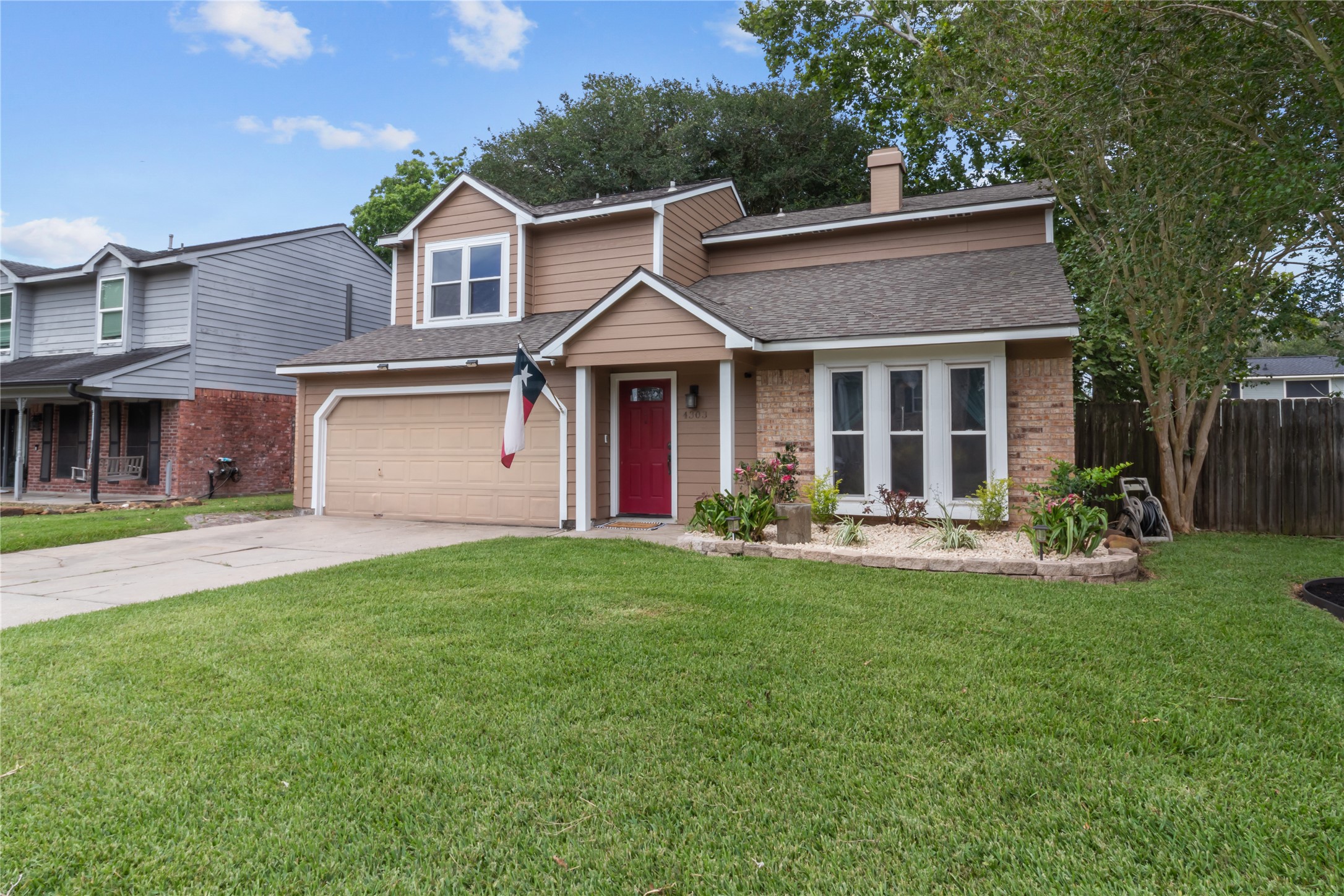 4303 Fernside Drive Property Photo 4