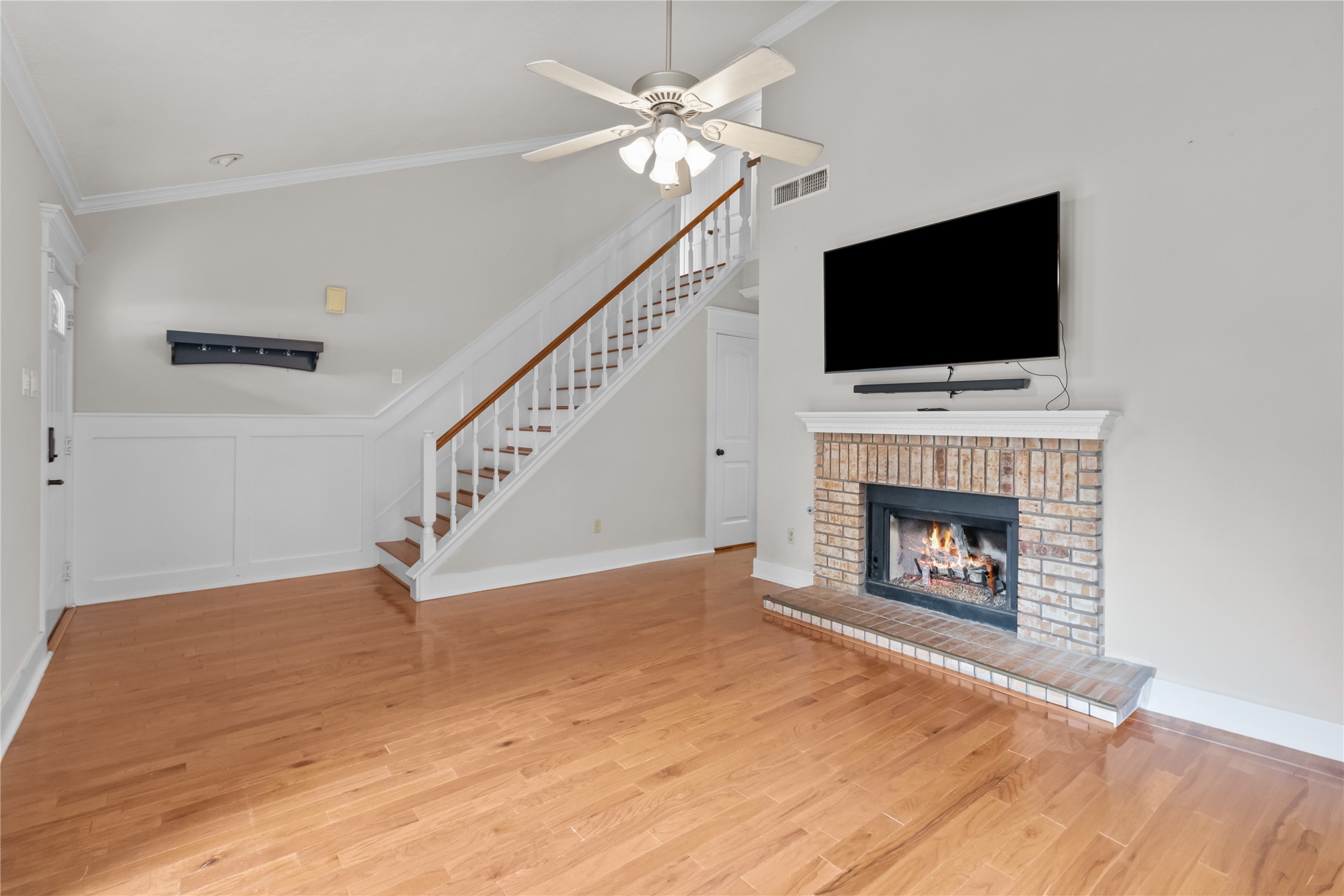 4303 Fernside Drive Property Photo 5