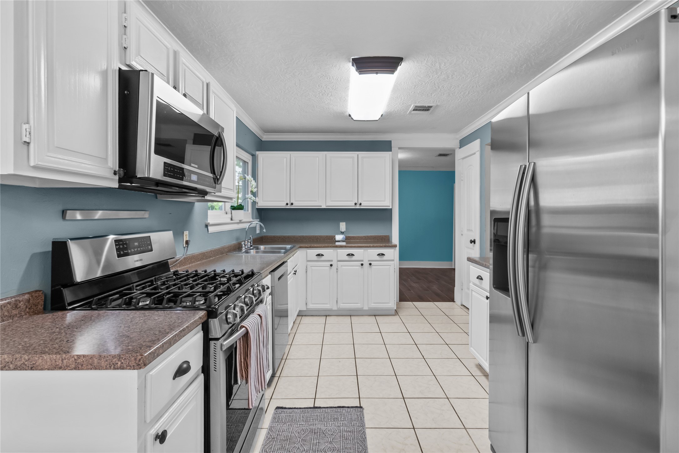 4303 Fernside Drive Property Photo 7