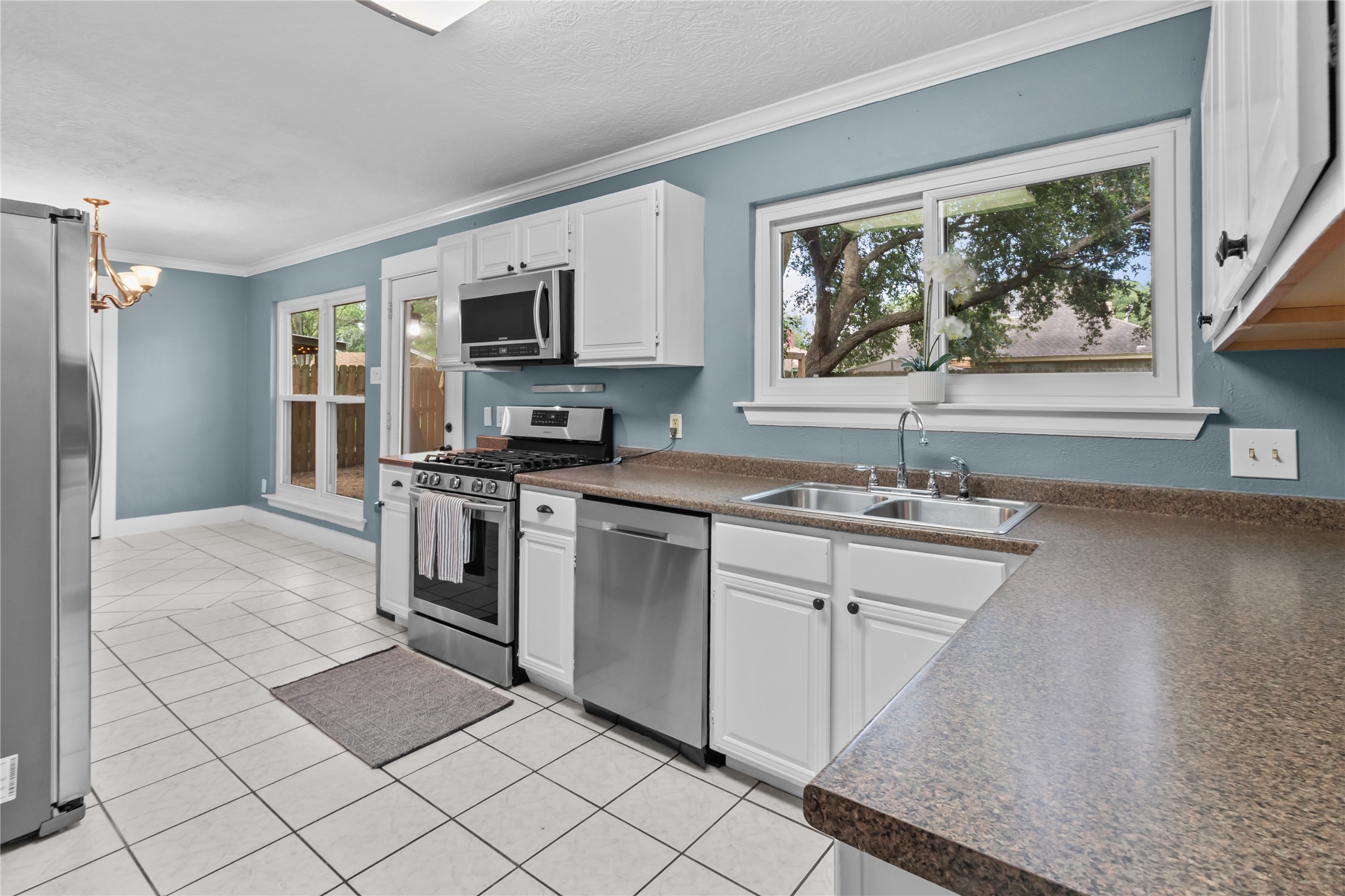 4303 Fernside Drive Property Photo 8