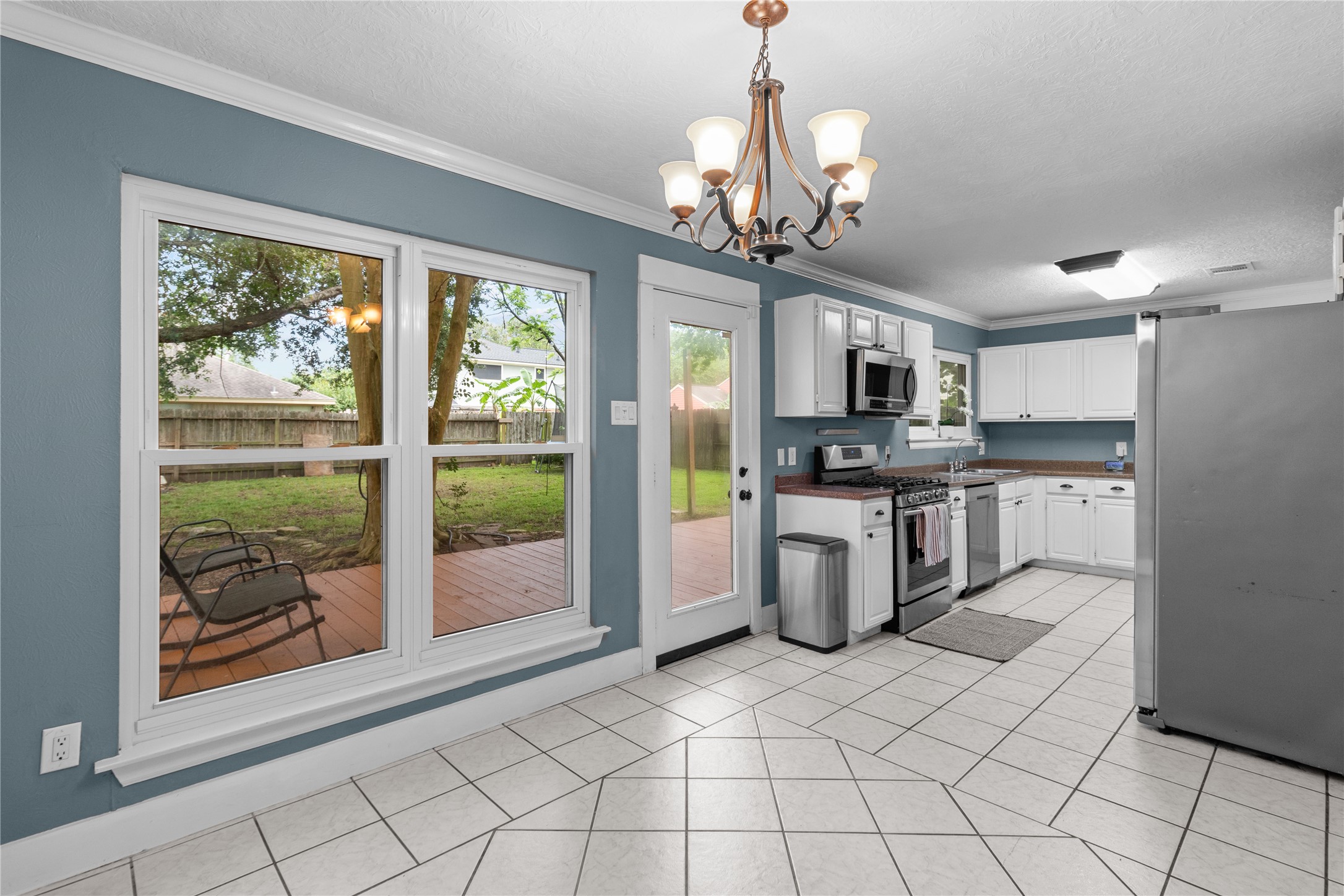 4303 Fernside Drive Property Photo 11