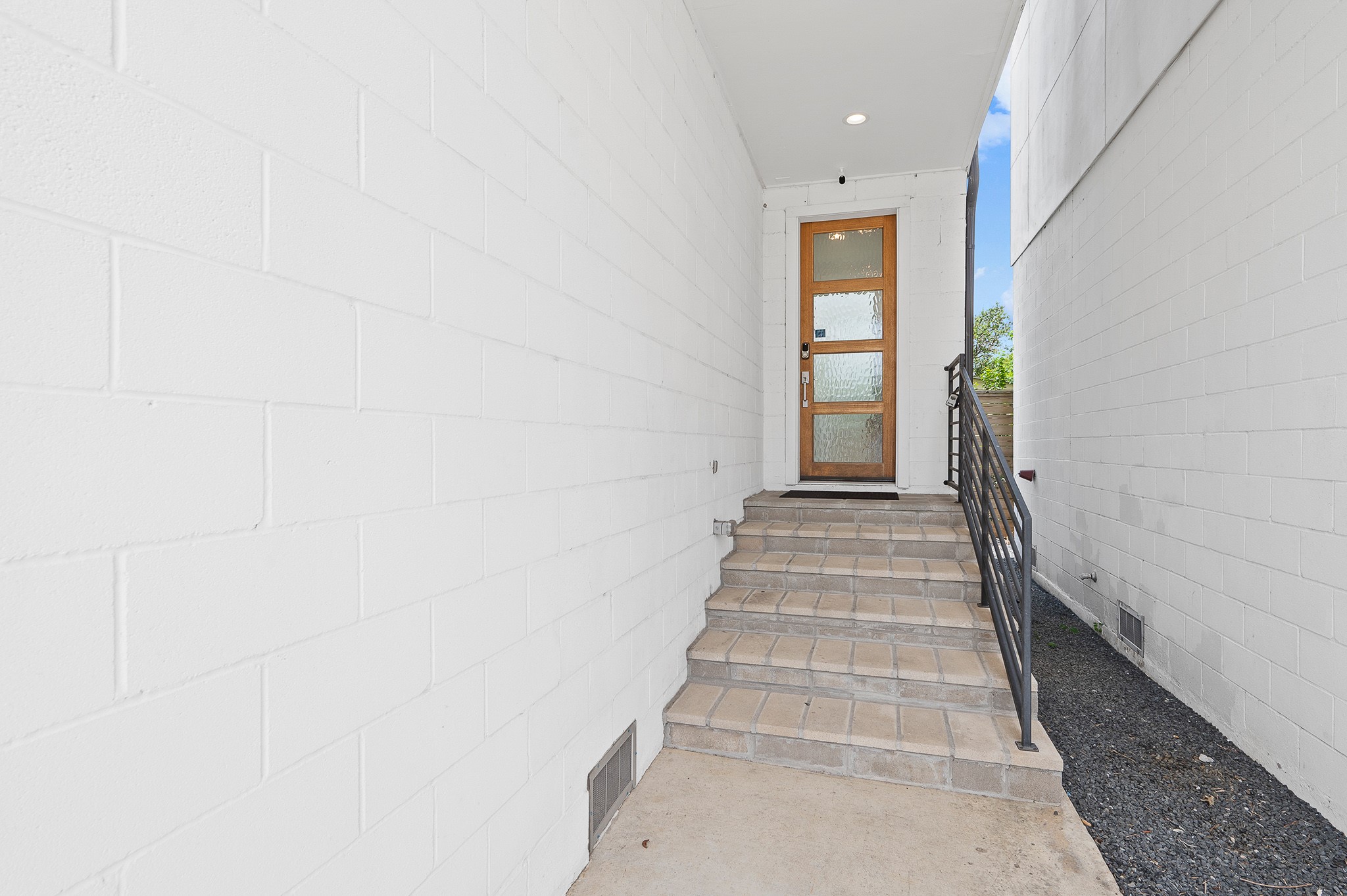 2239 N Macgregor Way Property Photo 2