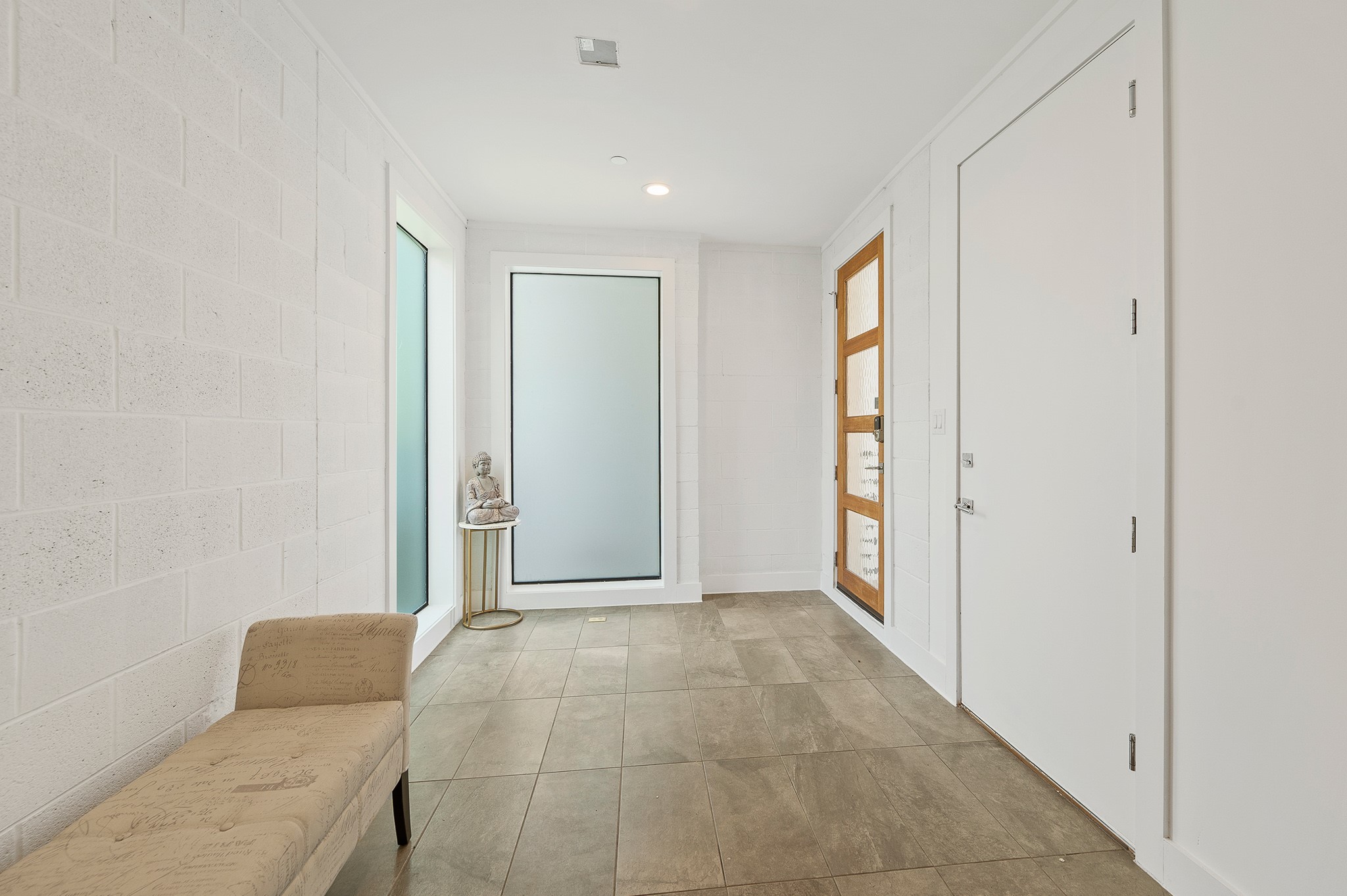 2239 N Macgregor Way Property Photo 4