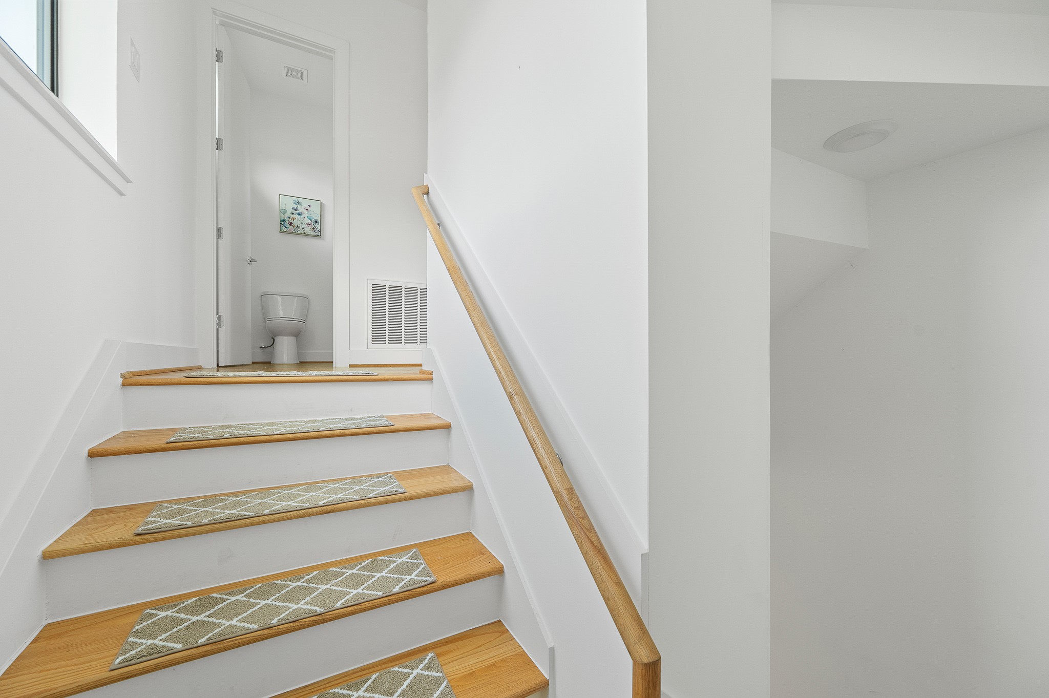2239 N Macgregor Way Property Photo 5
