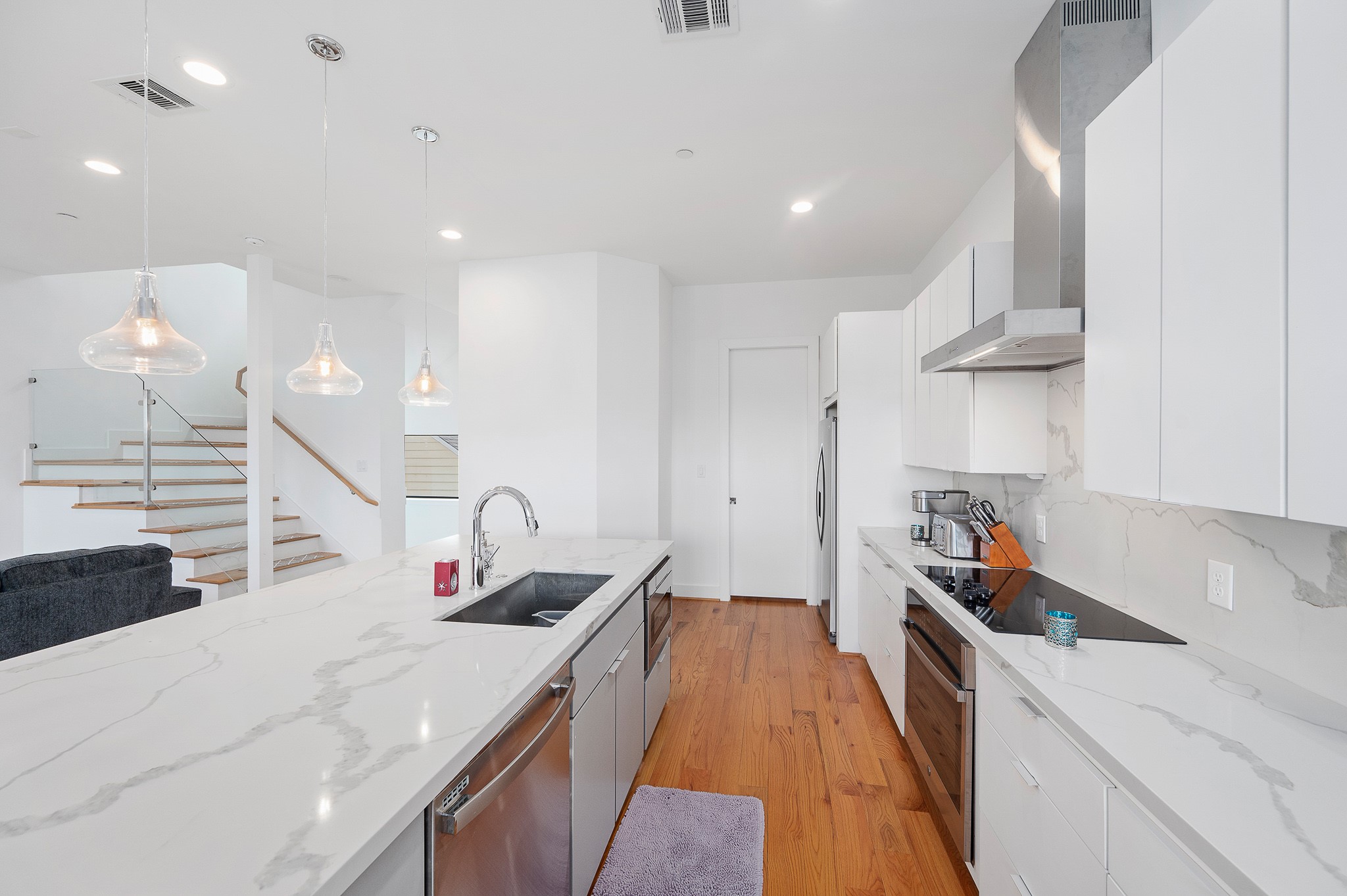 2239 N Macgregor Way Property Photo 11