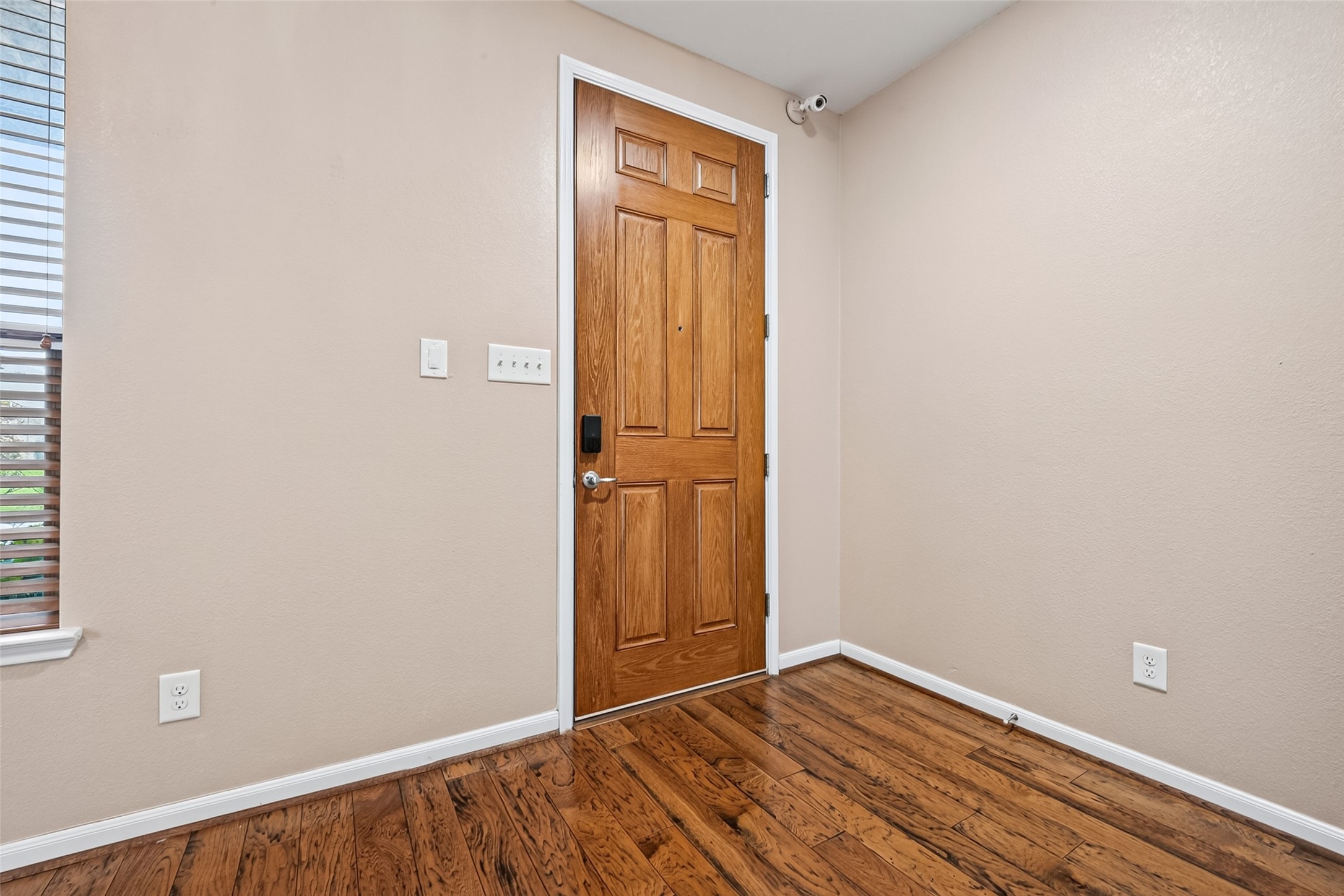 16419 Sheffield Run Drive Property Photo 6