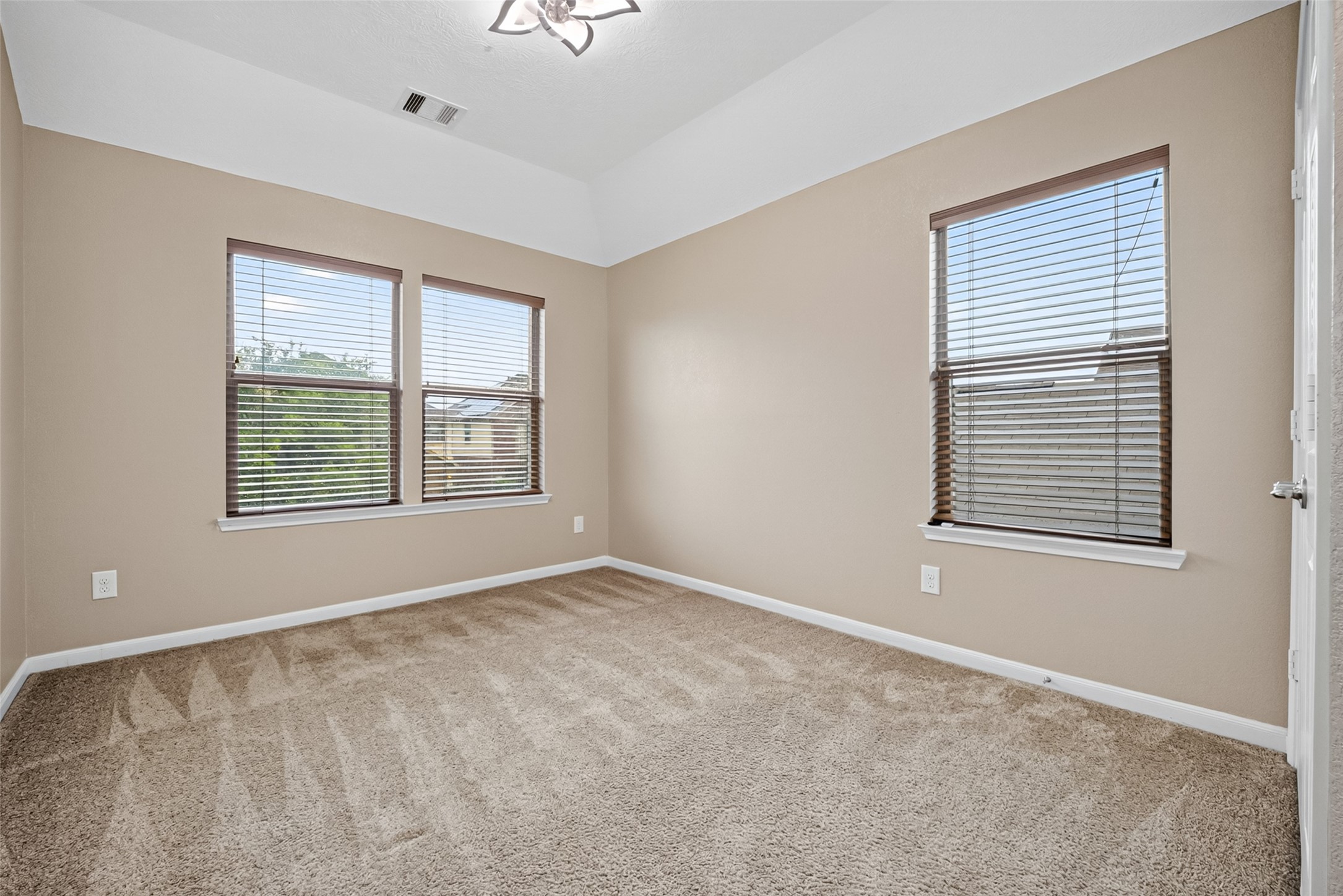 16419 Sheffield Run Drive Property Photo 34