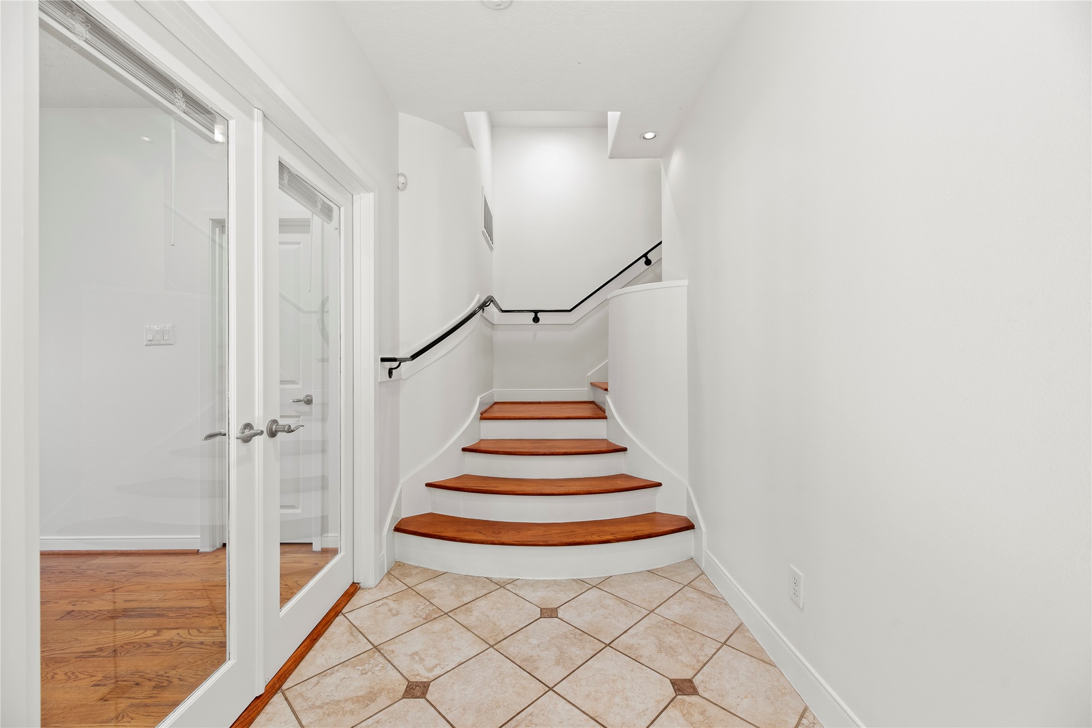 4320 Blossom Street Property Photo 6