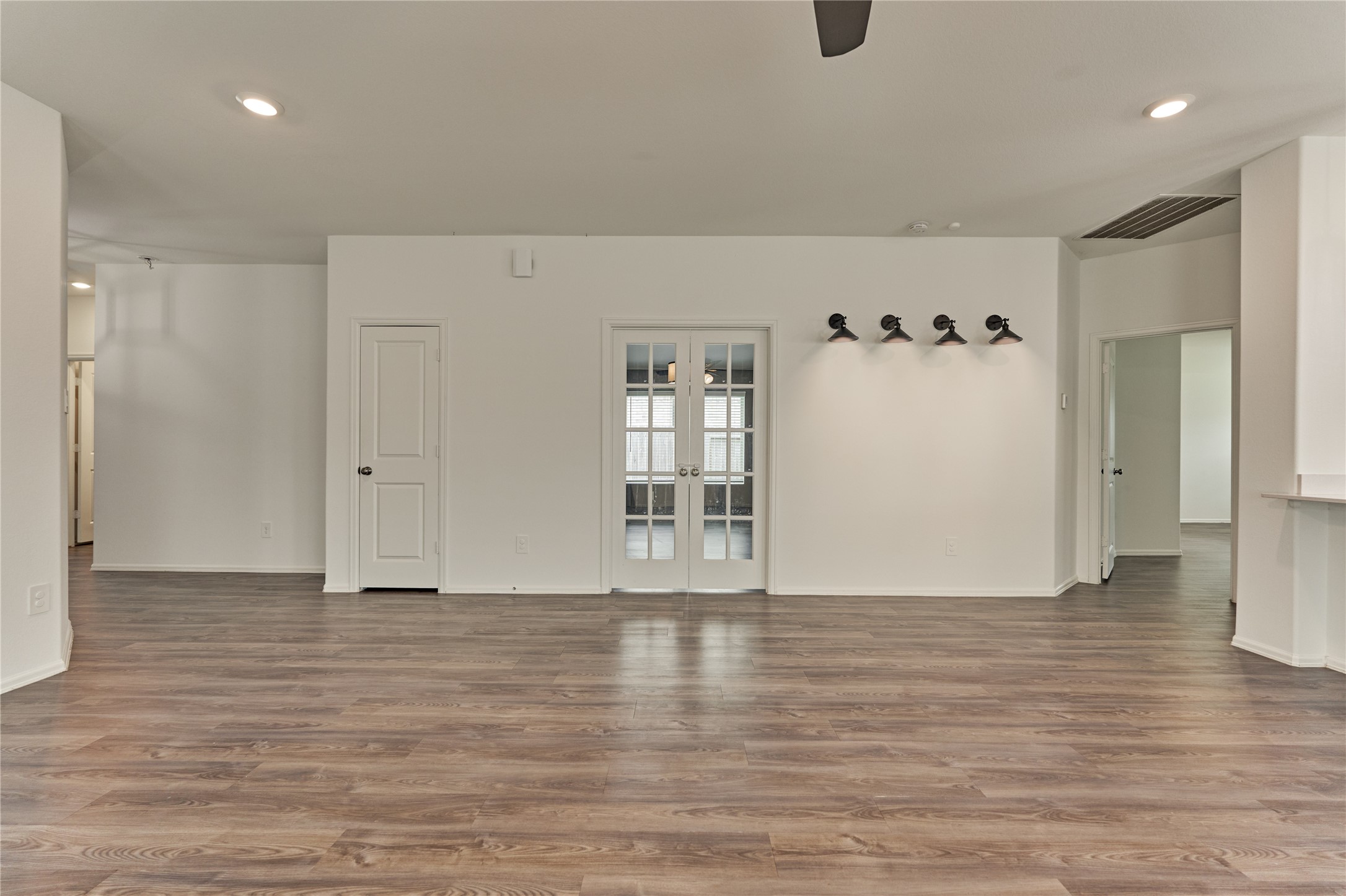 211 Garnett Street Property Photo 11