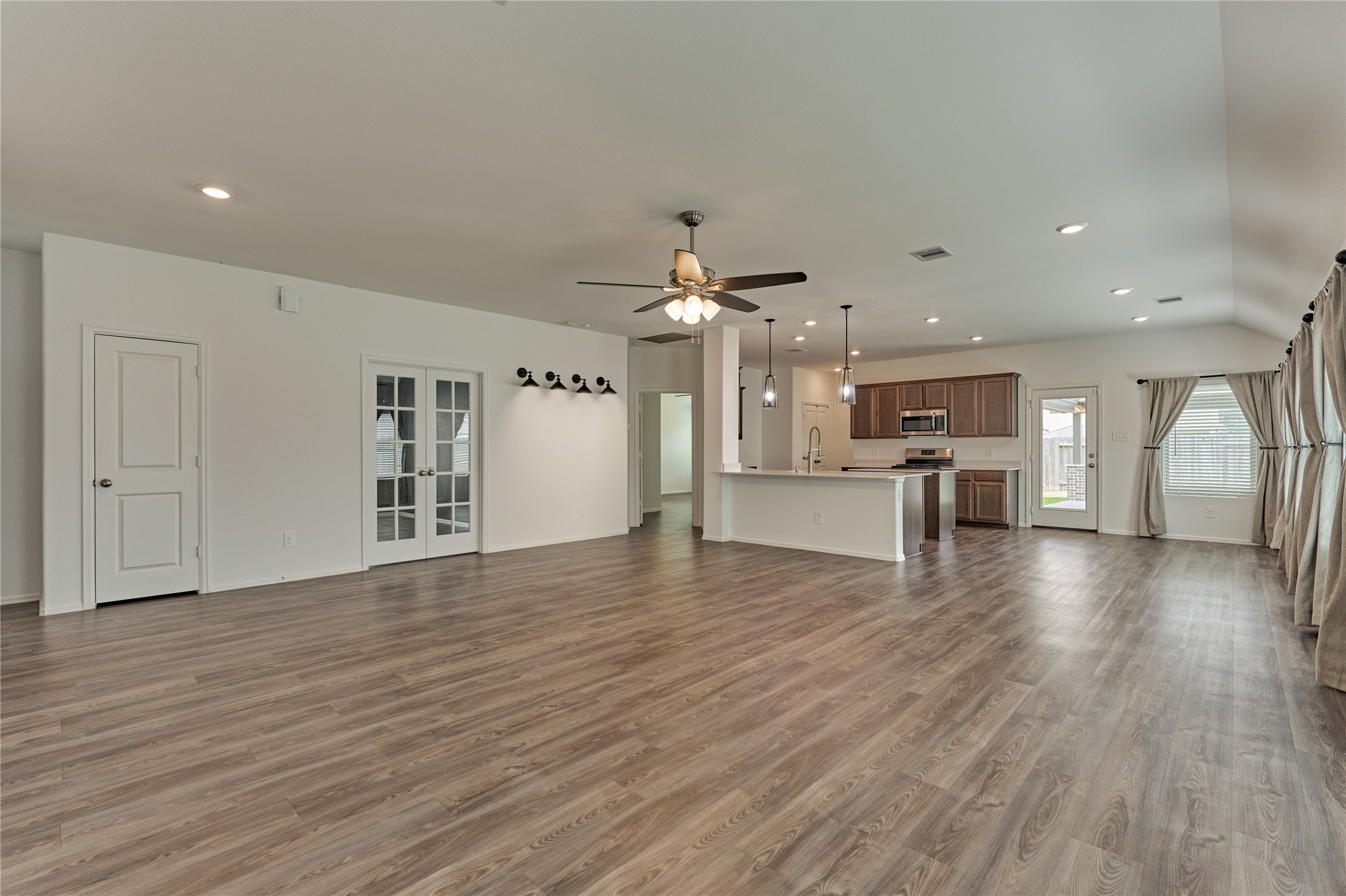 211 Garnett Street Property Photo 15