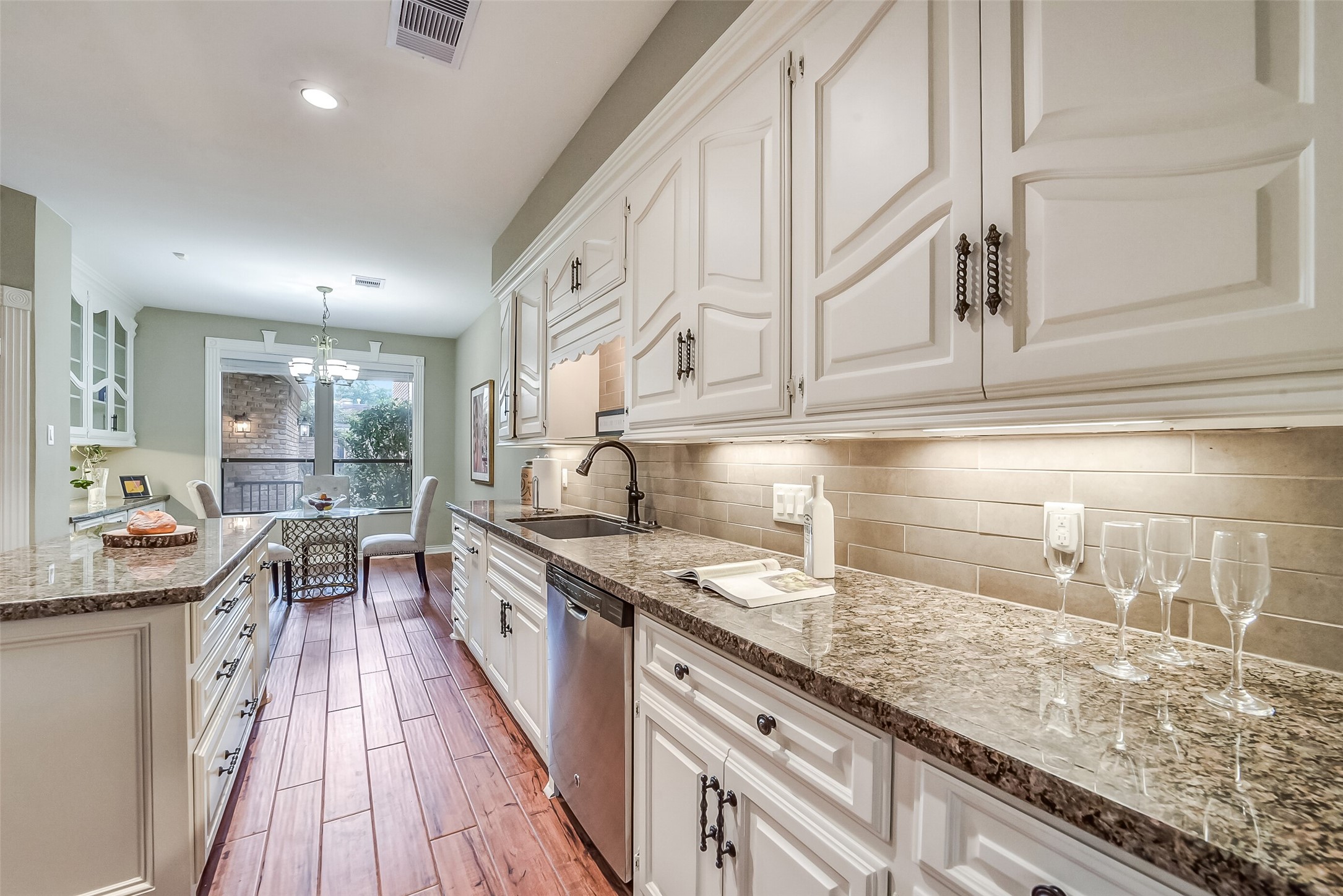 9566 Briar Forest Property Photo 3