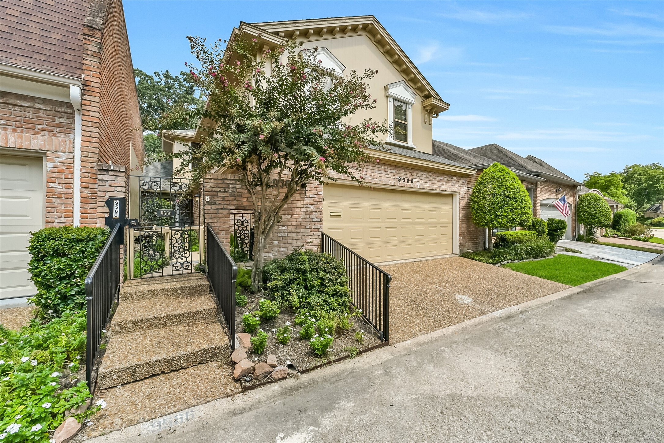 9566 Briar Forest Property Photo 6