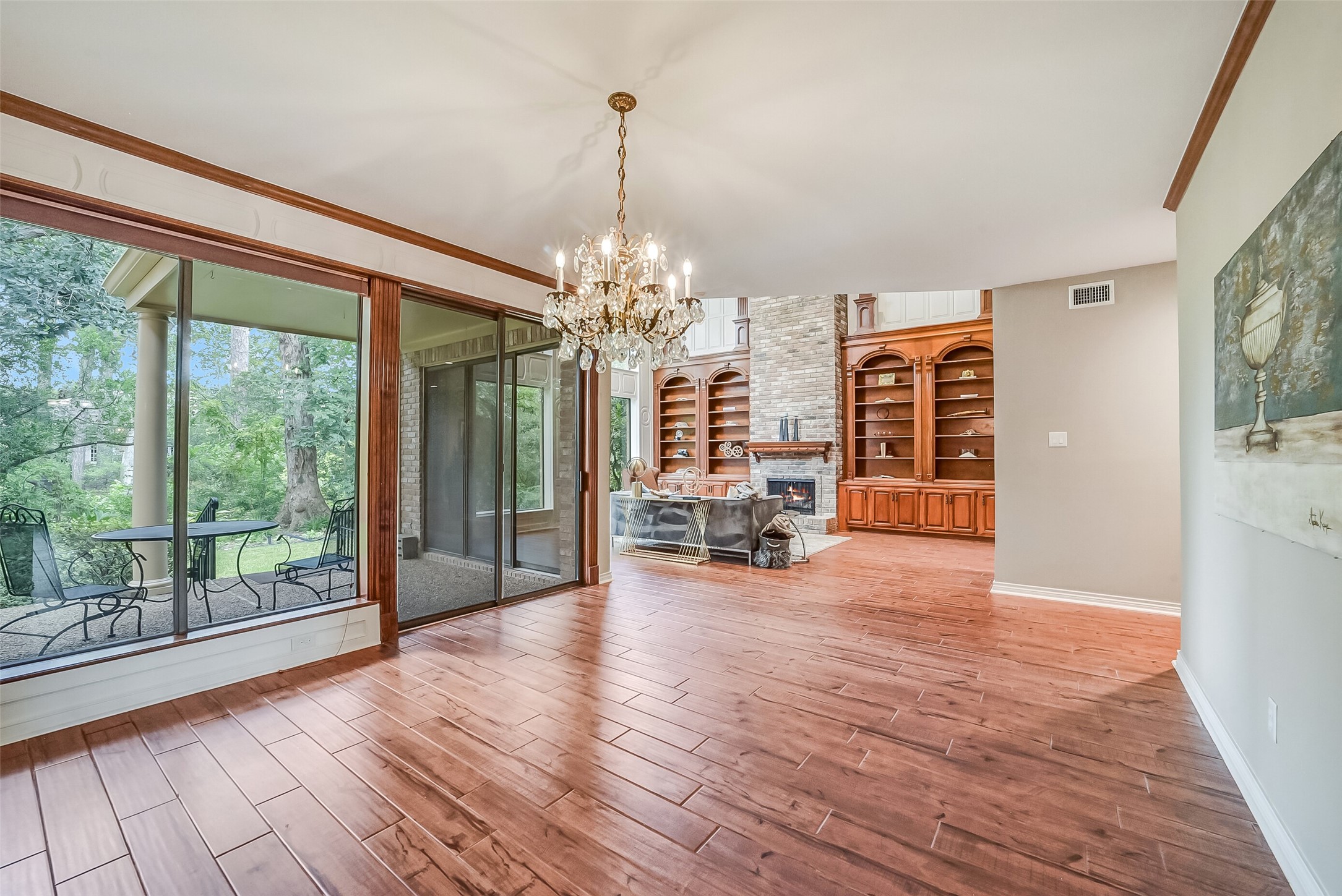 9566 Briar Forest Property Photo 9