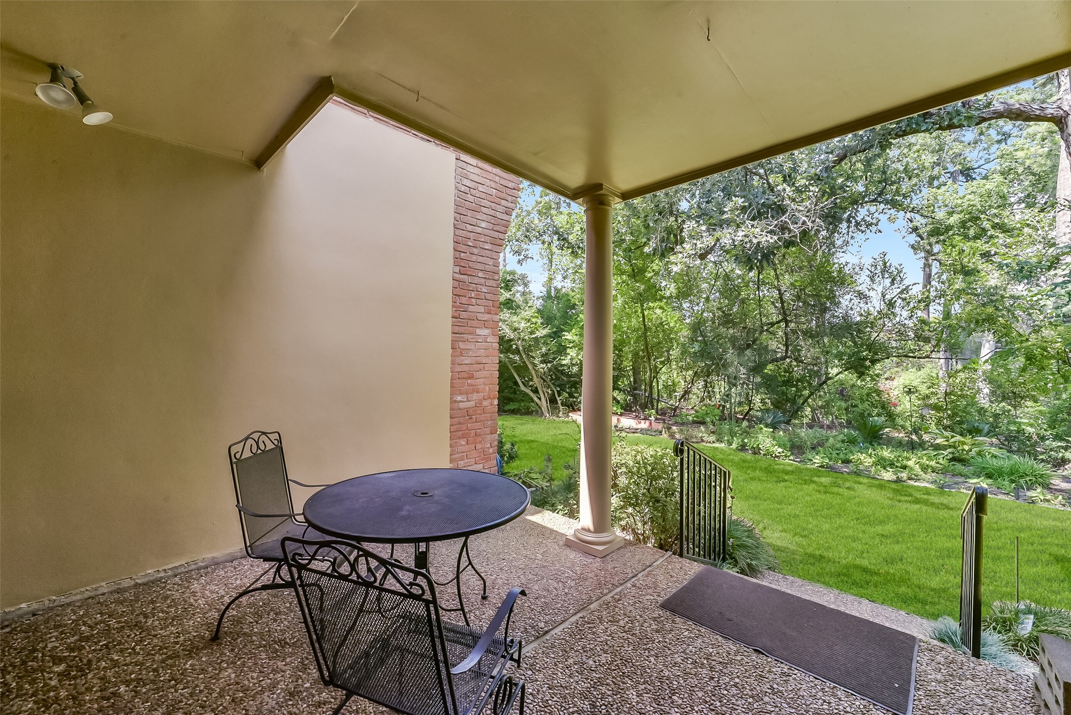 9566 Briar Forest Property Photo 10
