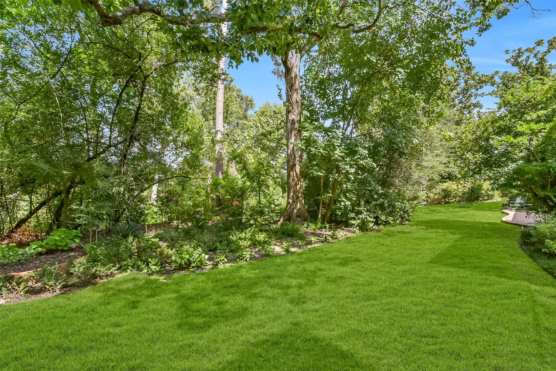 9566 Briar Forest Property Photo 12