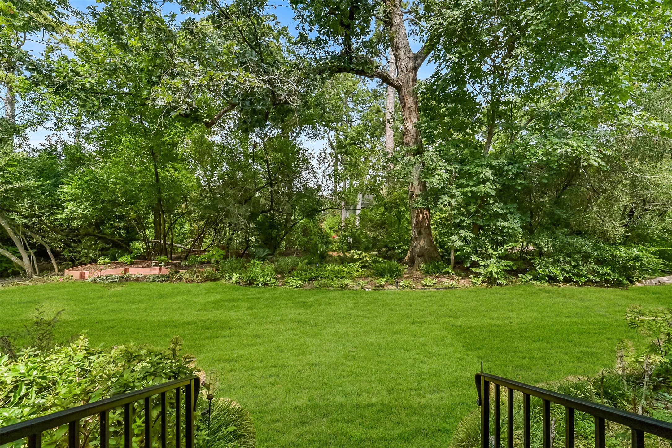 9566 Briar Forest Property Photo 16