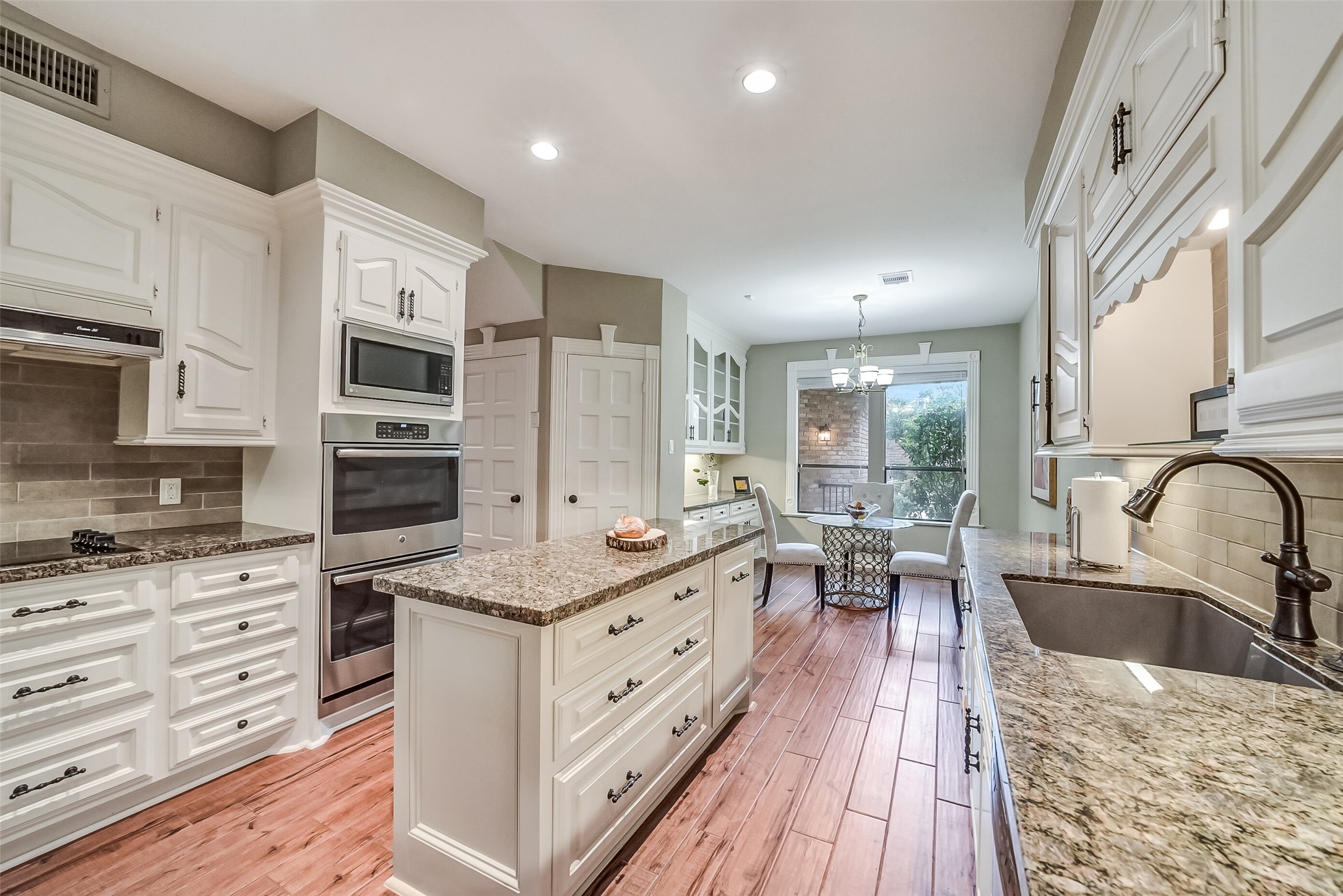 9566 Briar Forest Property Photo 18