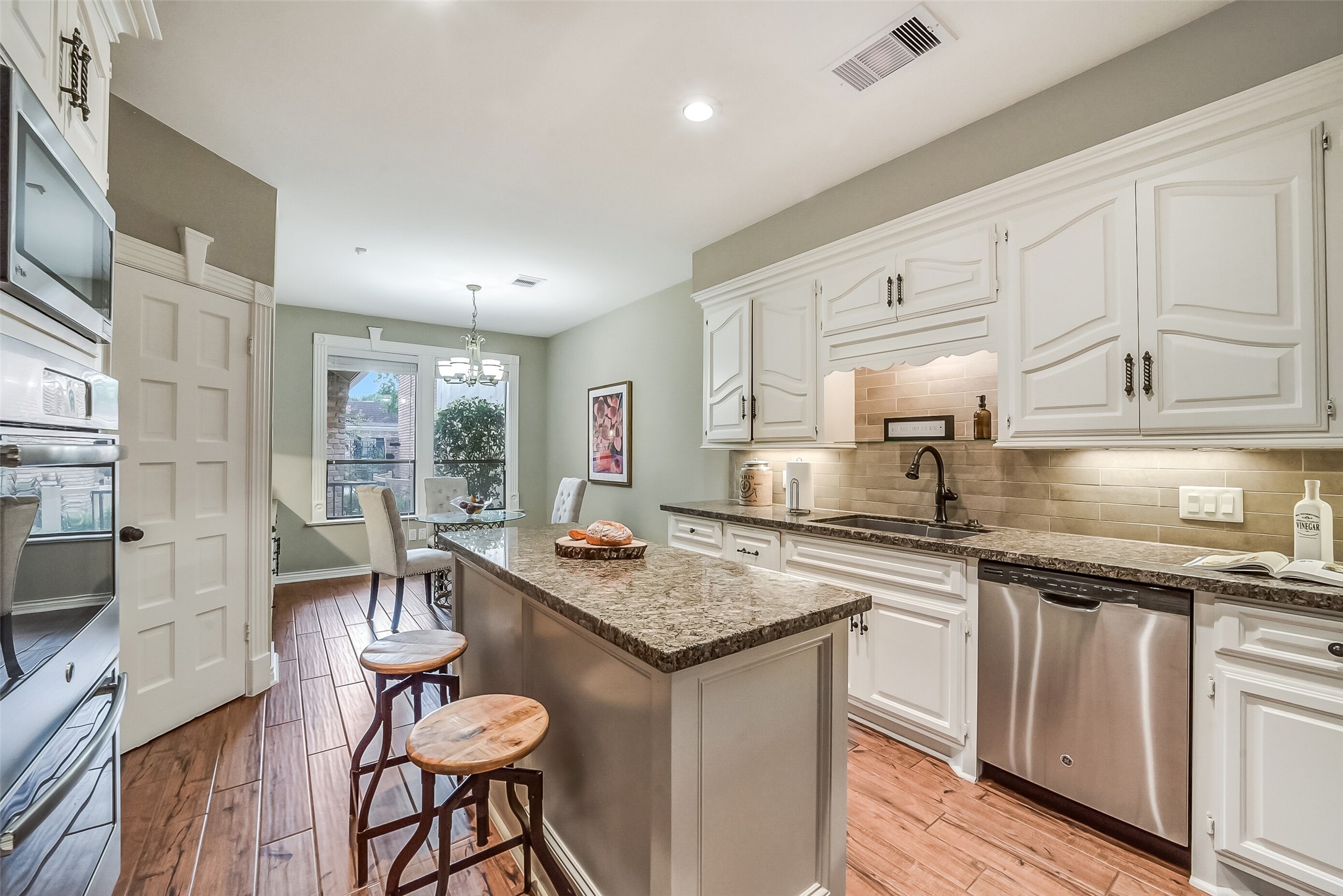 9566 Briar Forest Property Photo 19