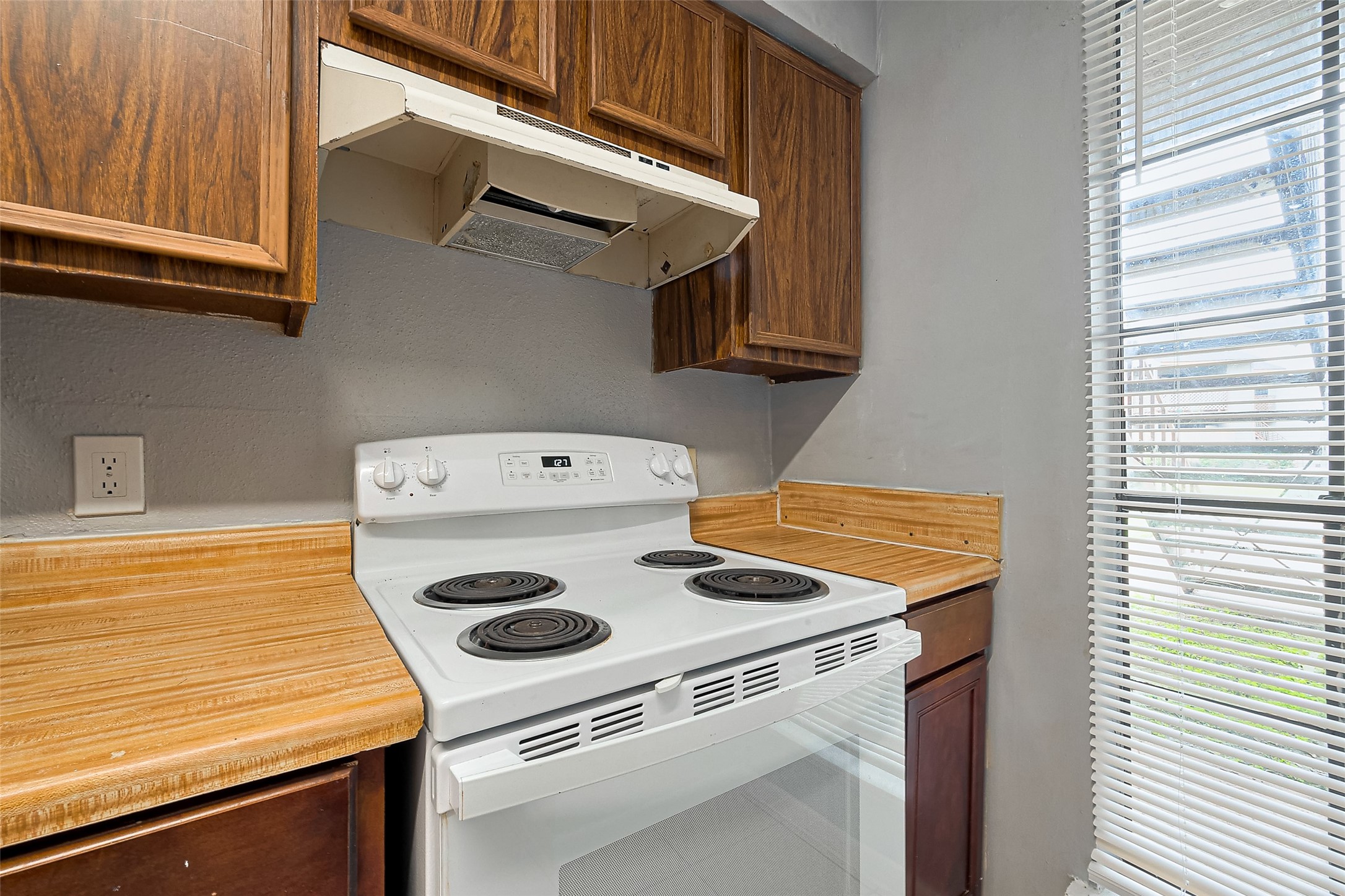 9090 S Braeswood Boulevard 43 Property Photo 14